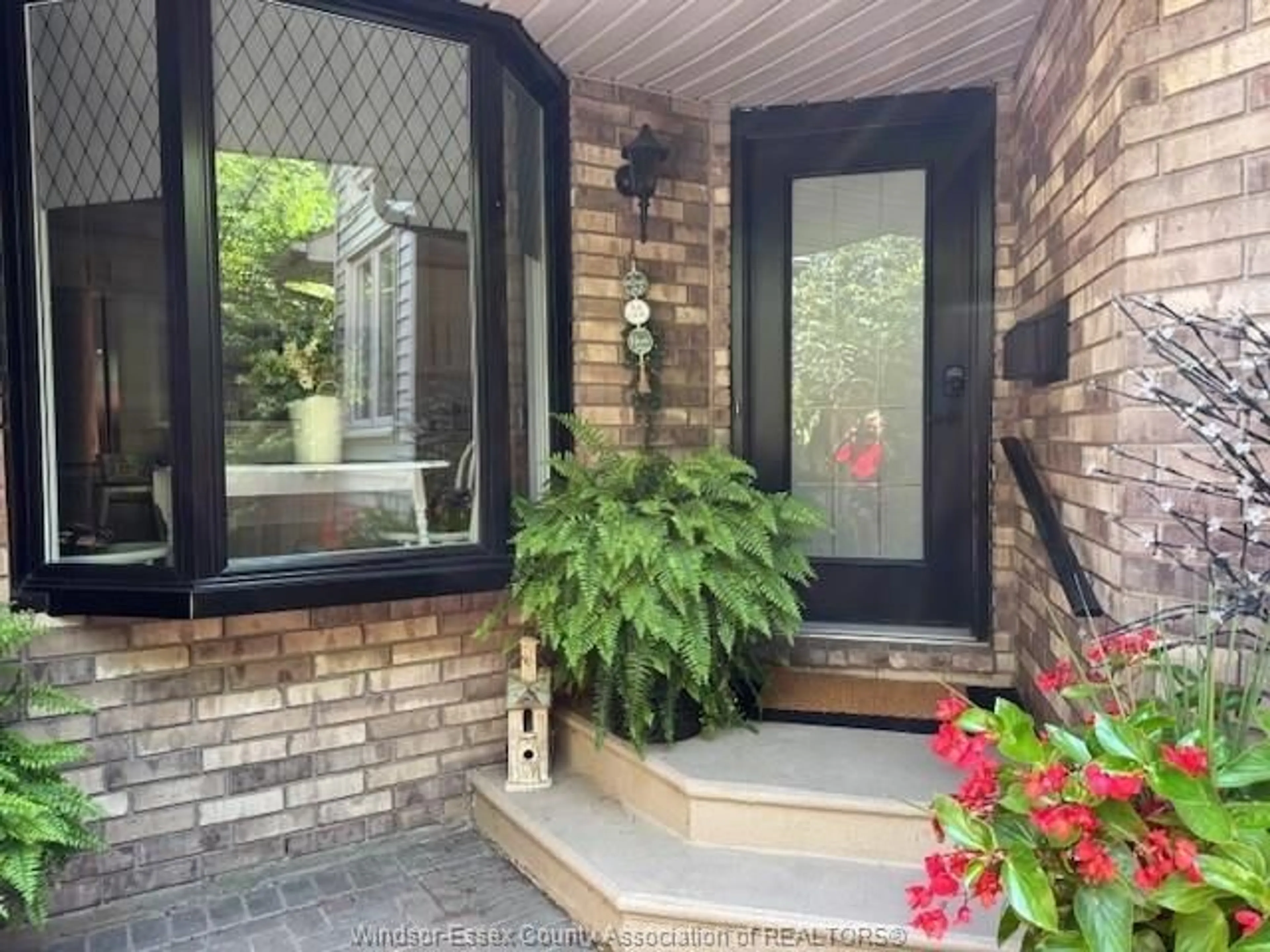 Indoor entryway for 61 REMARK Dr, Kingsville Ontario N9Y 3Y6
