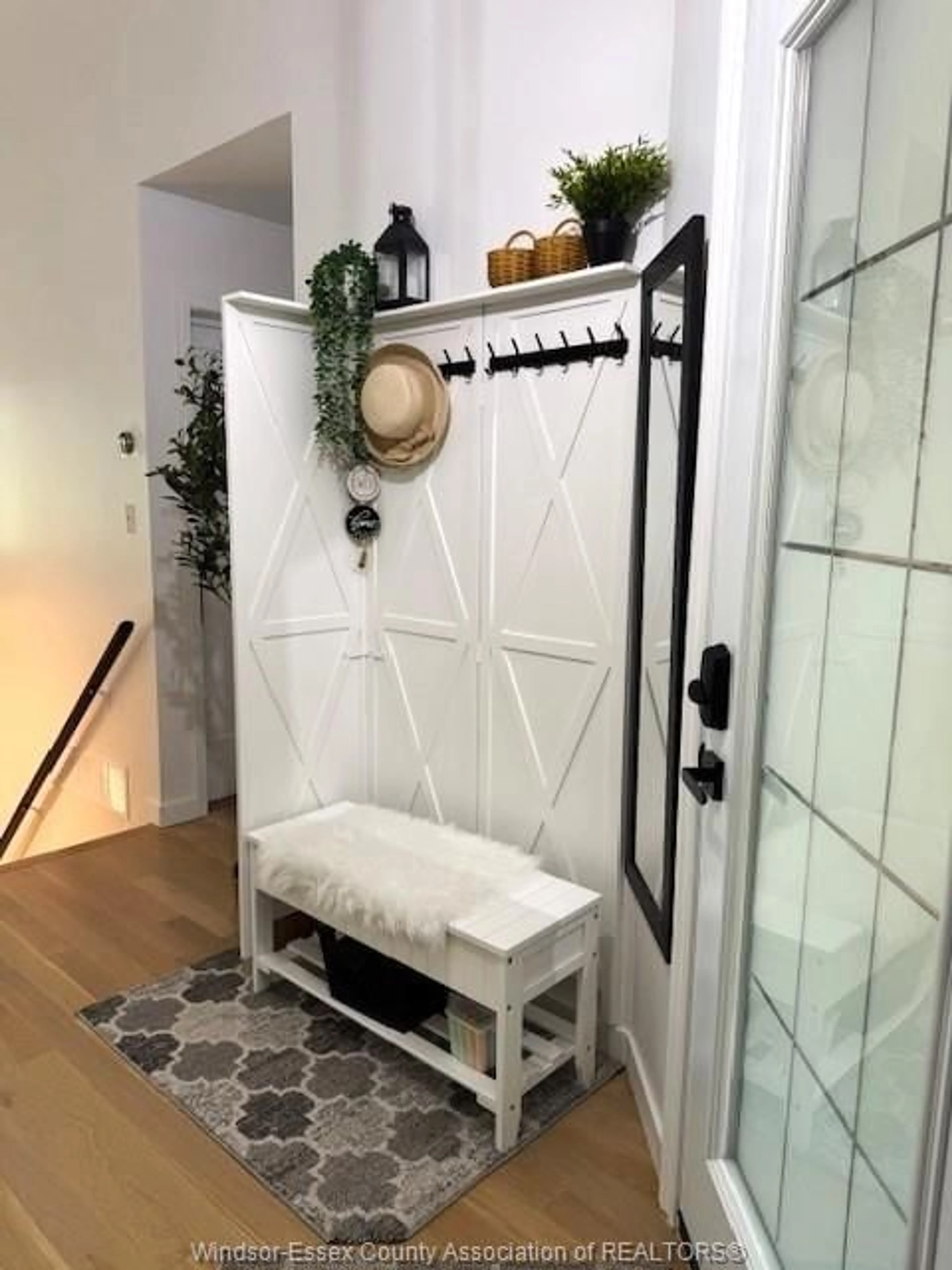 Indoor entryway for 61 REMARK Dr, Kingsville Ontario N9Y 3Y6