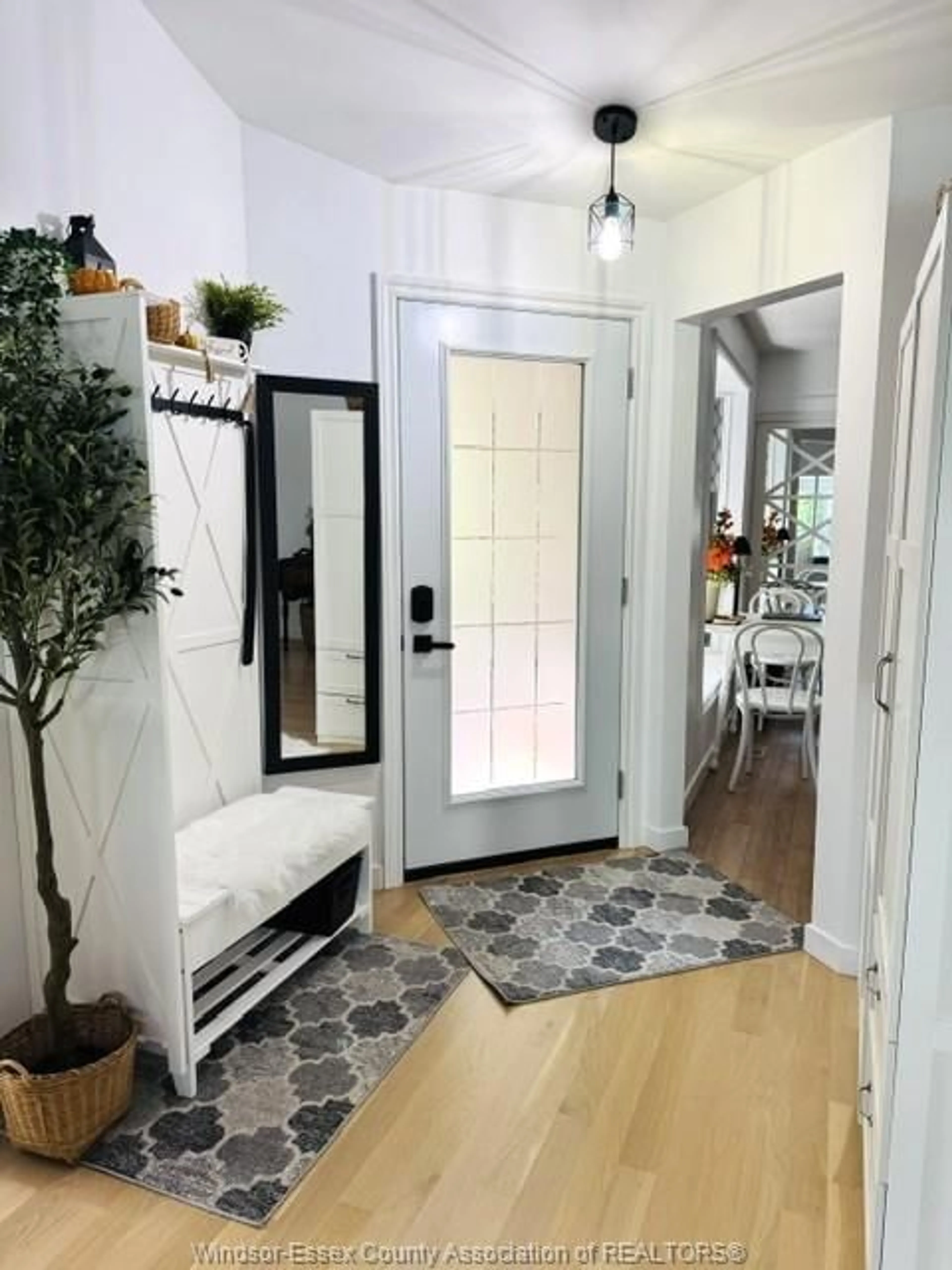 Indoor entryway for 61 REMARK Dr, Kingsville Ontario N9Y 3Y6
