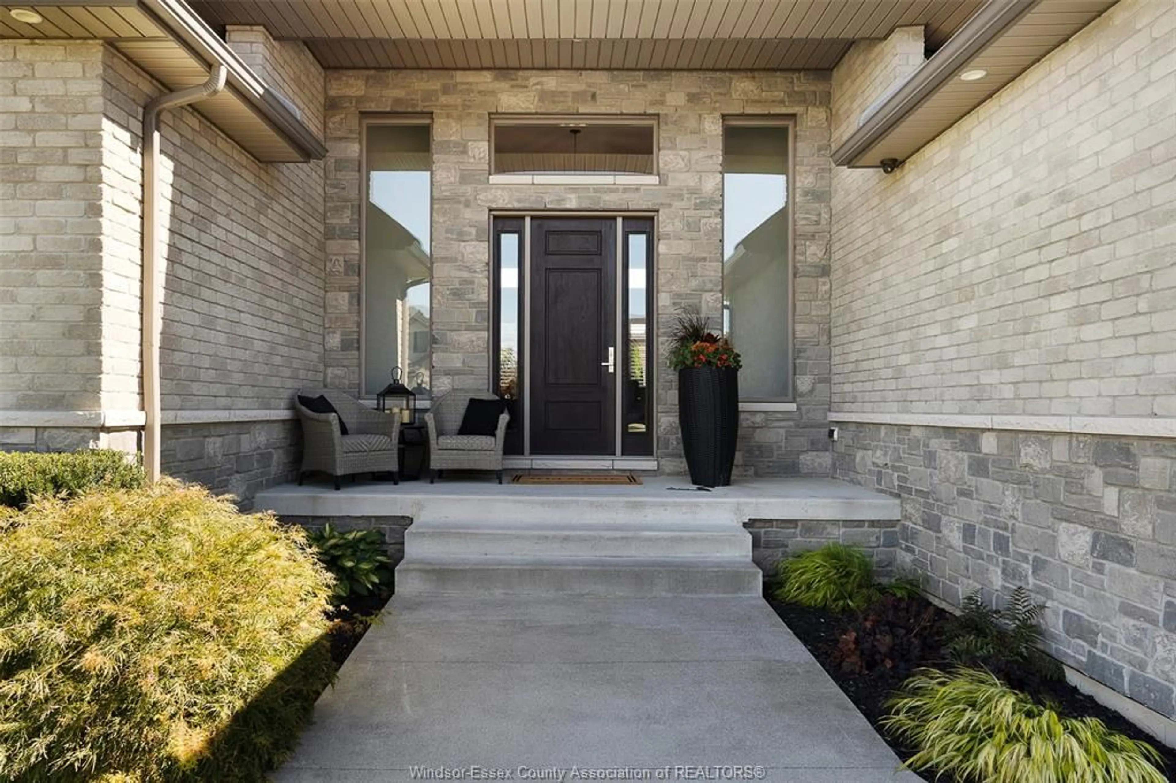 Indoor entryway for 214 Bernath St, Kingsville Ontario N9Y 0E6