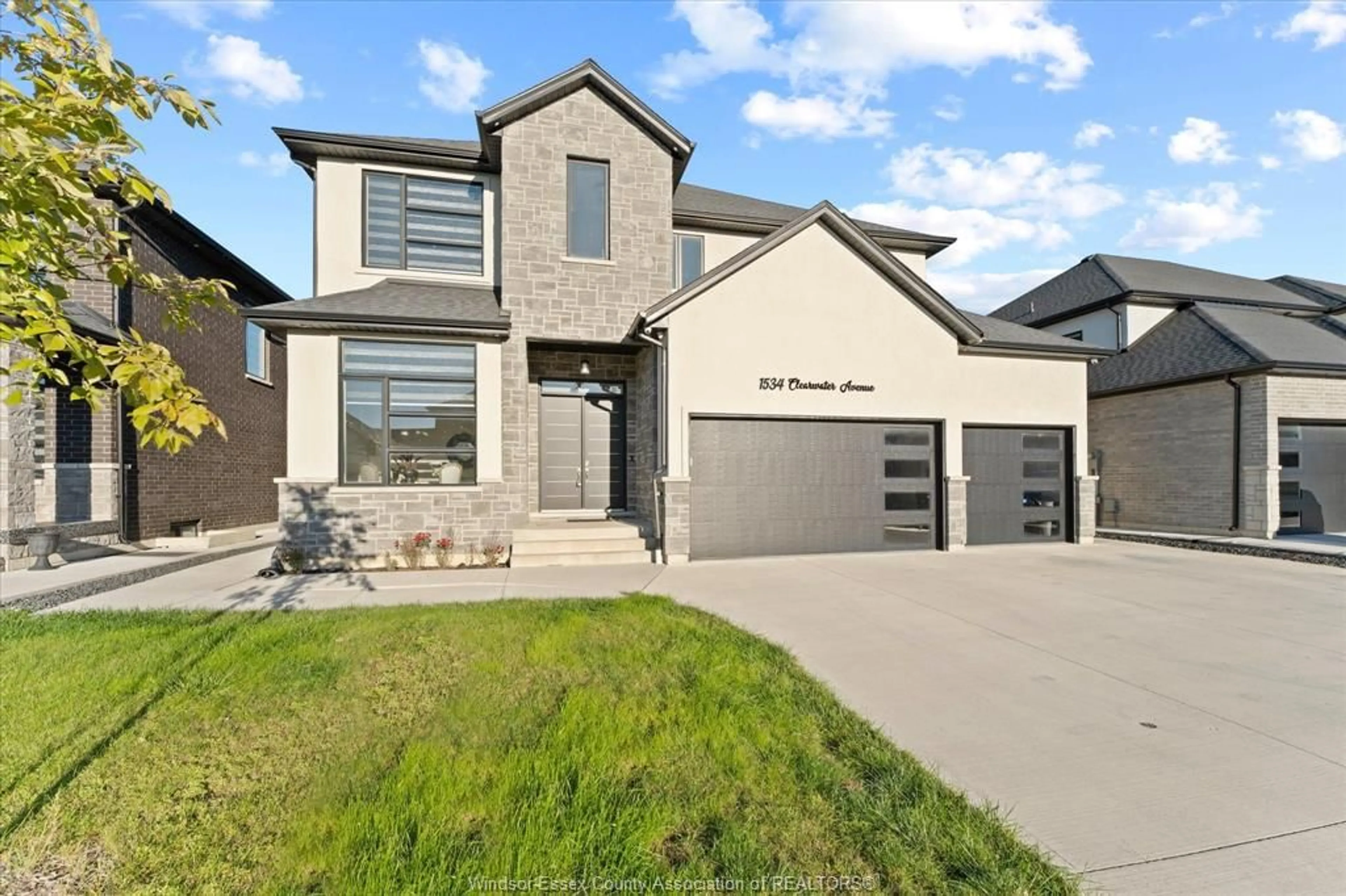 Home with brick exterior material, street for 1534 CLEARWATER Ave, Windsor Ontario N8P 0E9
