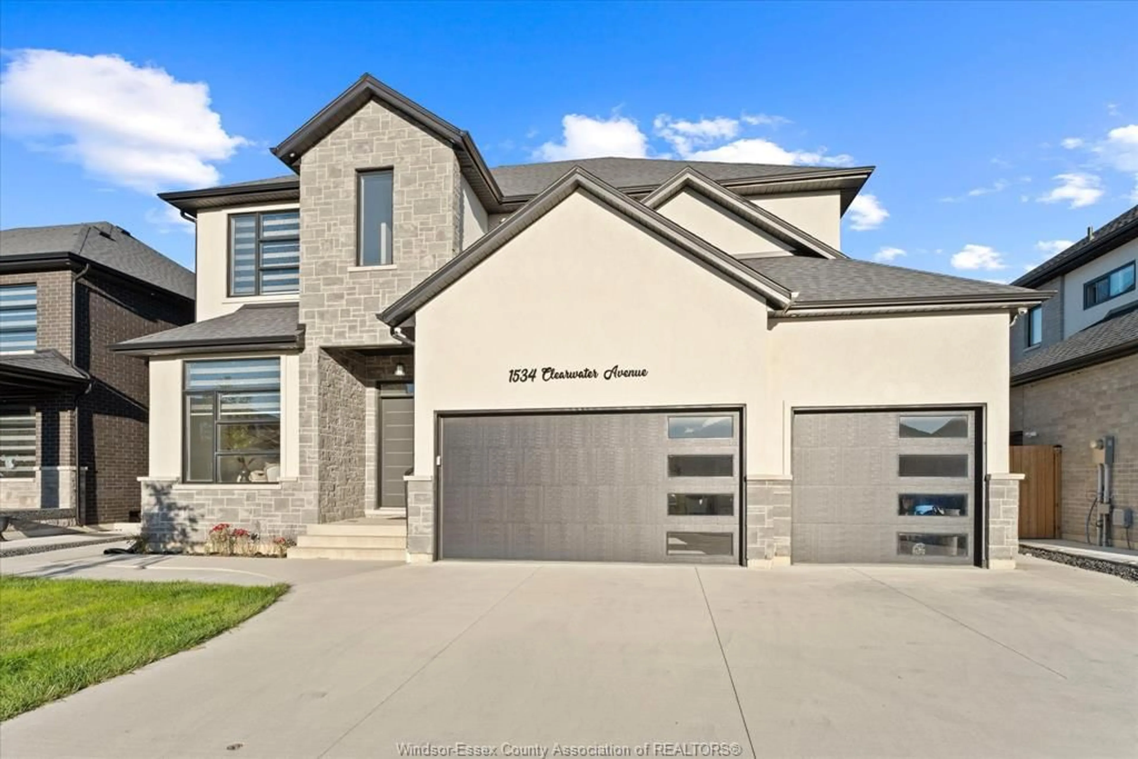 Home with brick exterior material, street for 1534 CLEARWATER Ave, Windsor Ontario N8P 0E9