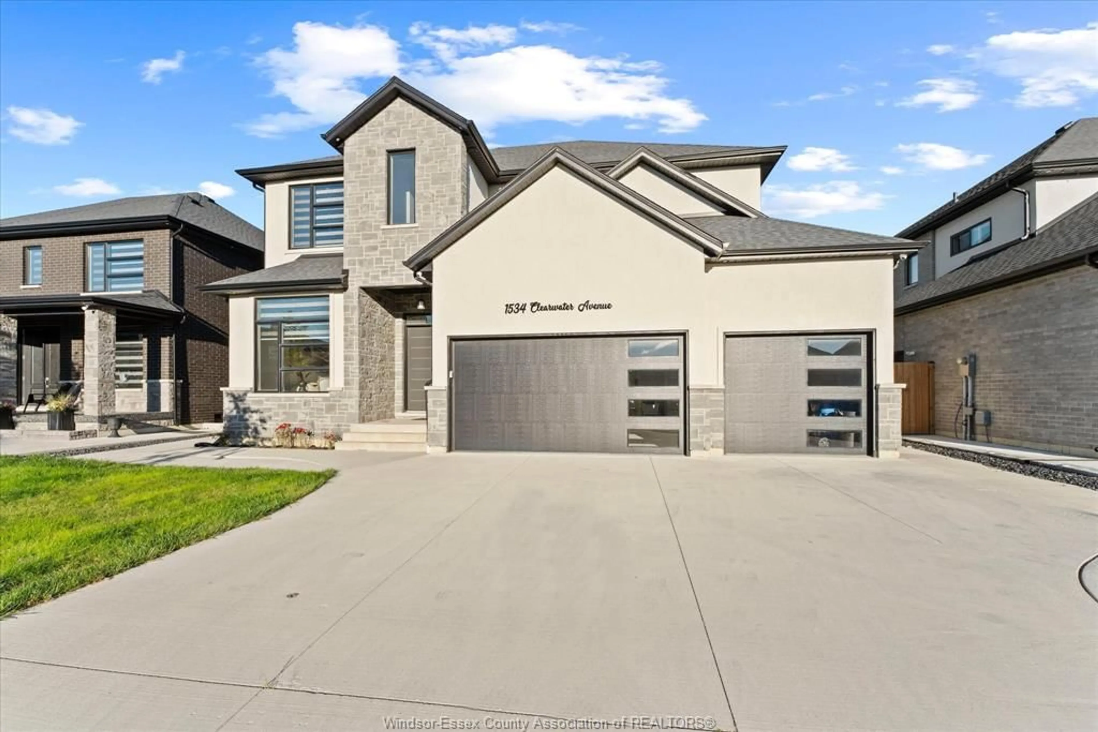 Home with brick exterior material, street for 1534 CLEARWATER Ave, Windsor Ontario N8P 0E9
