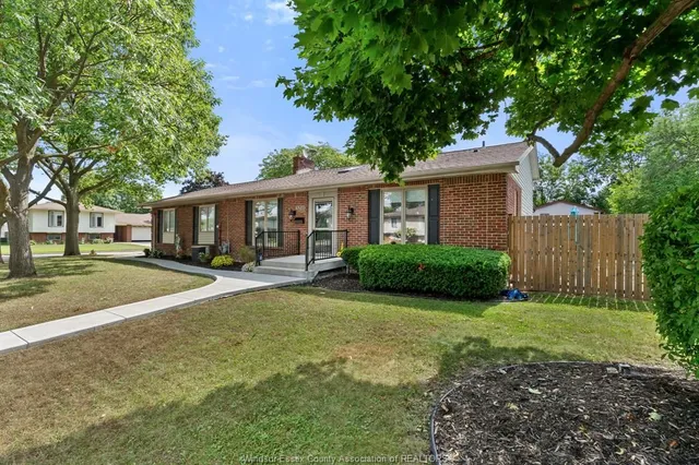 3210 Halpin Road, Windsor 5