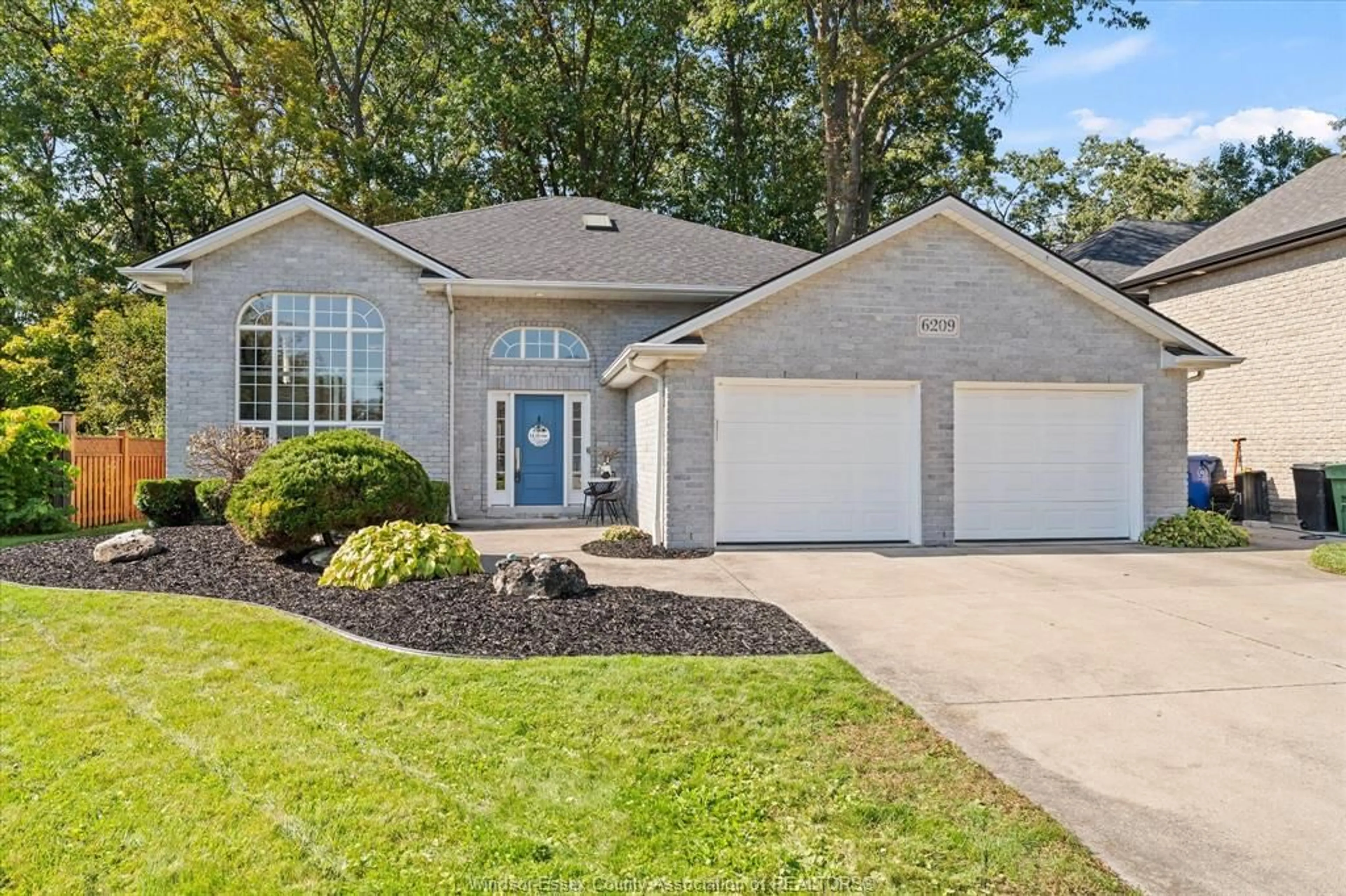 Home with brick exterior material, water/lake/river/ocean view for 6209 WALES Crt, LaSalle Ontario N9J 3R7