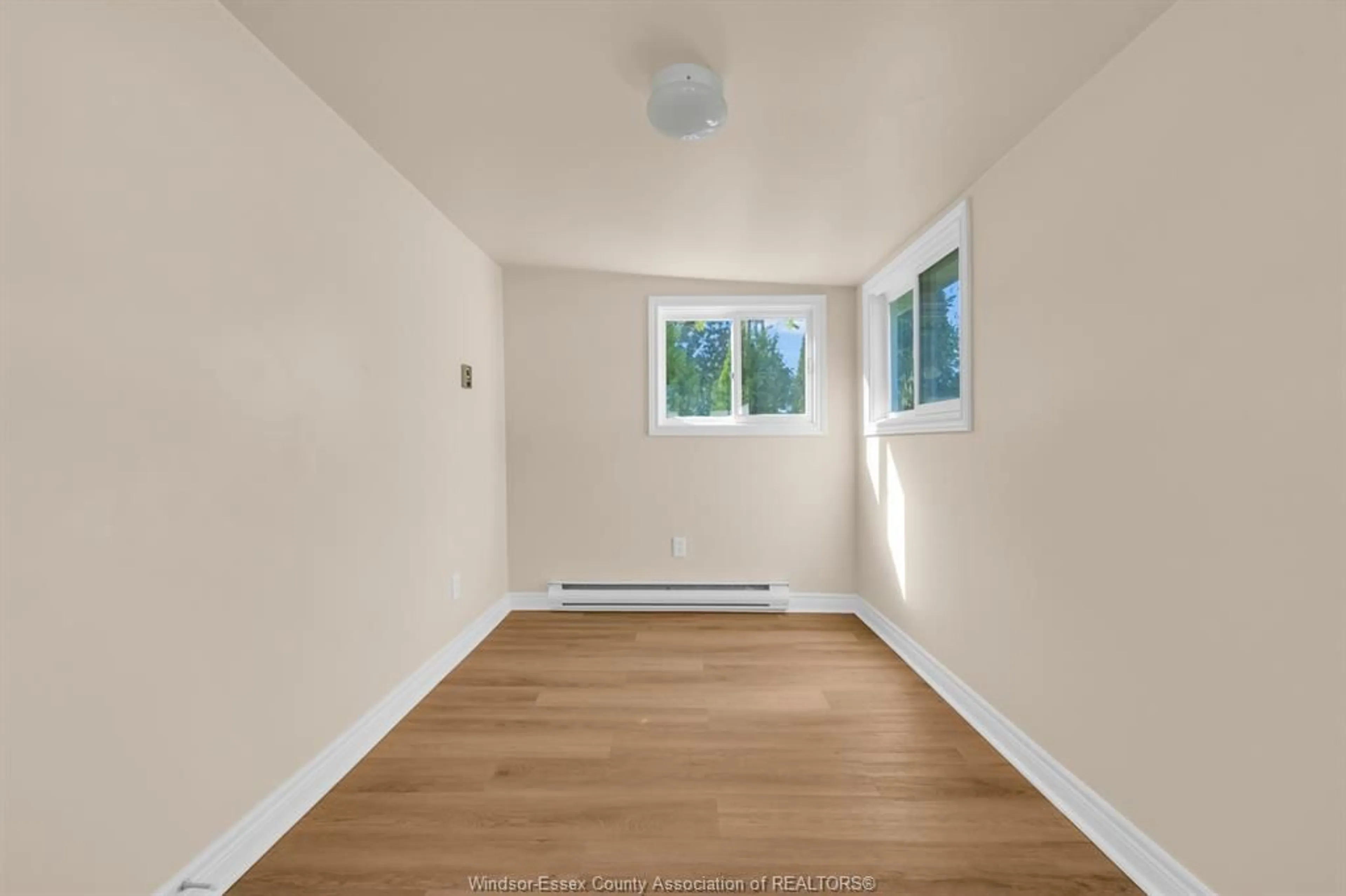 A pic of a room for 1057 Oak Ave, Kingsville Ontario N9Y 3T6