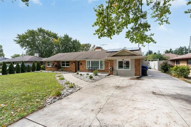 2767 BUCKINGHAM, Windsor 3