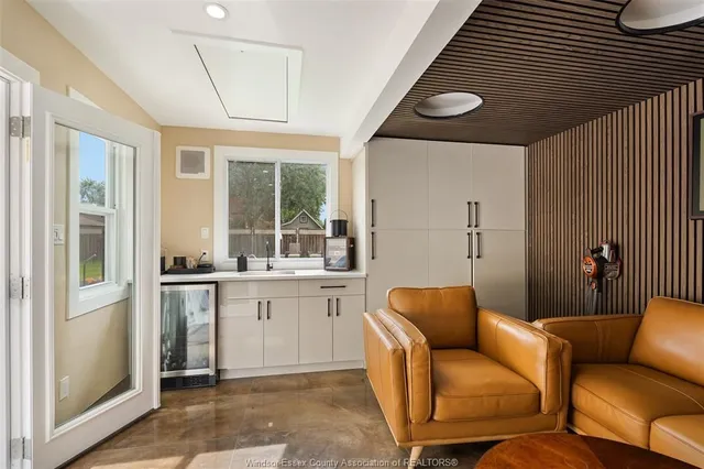 2767 BUCKINGHAM, Windsor 5