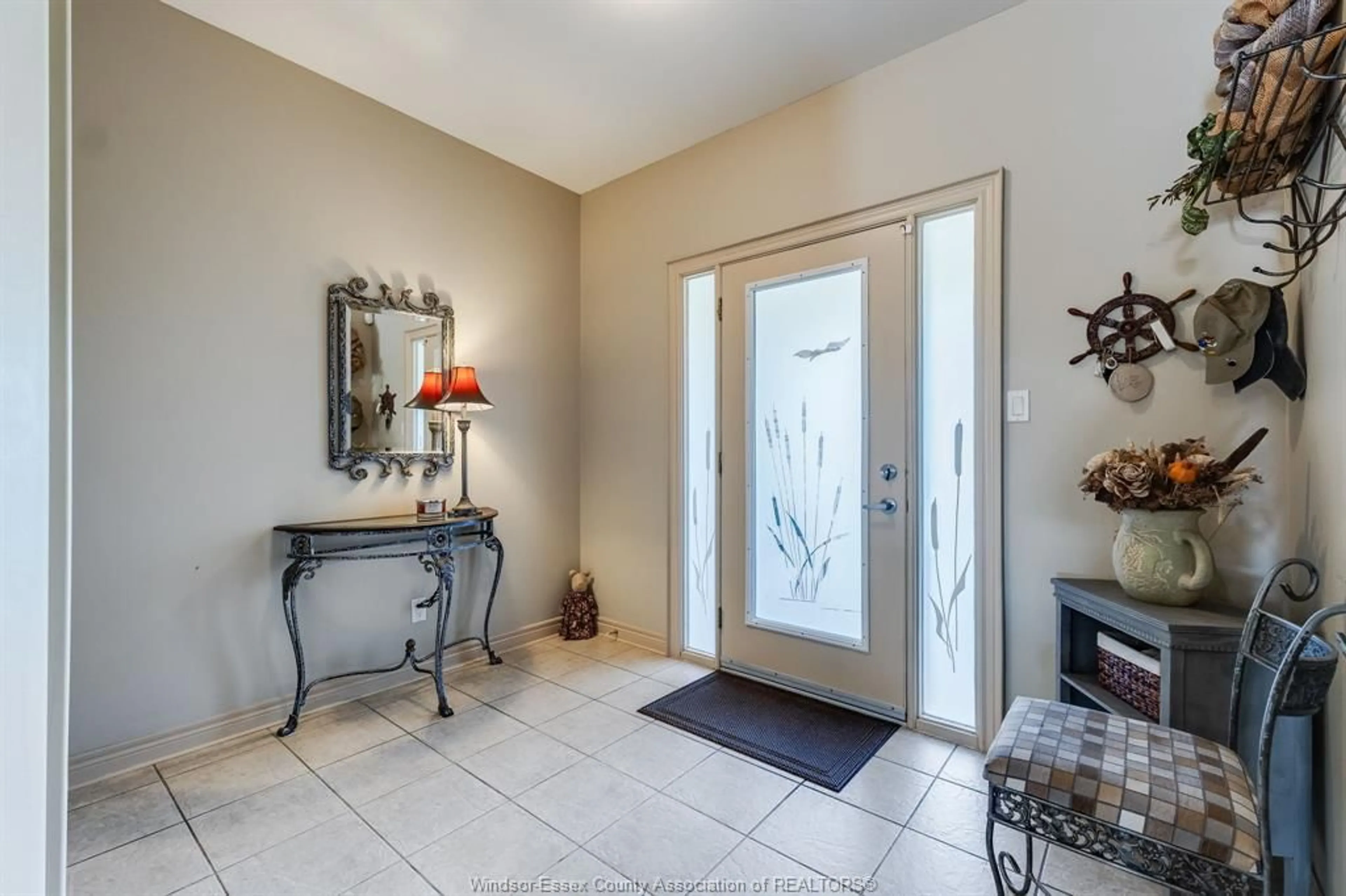 Indoor entryway for 23 Montego Bay, Kingsville Ontario N9Y 4E7