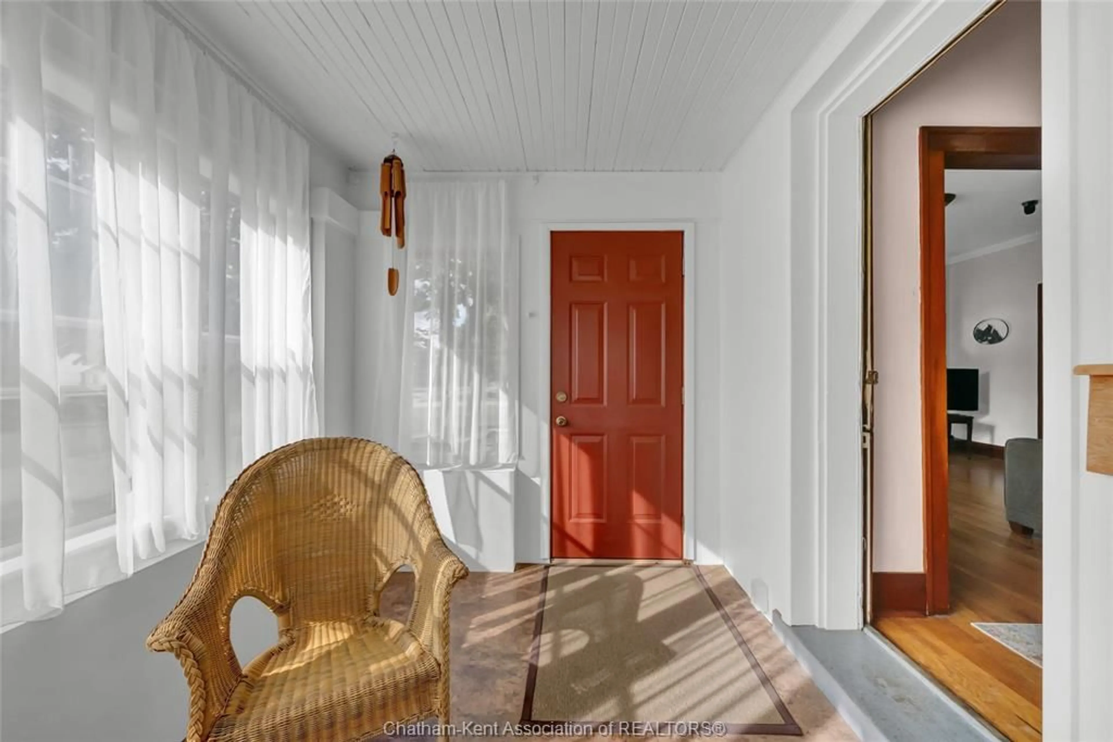Indoor entryway for 203 Talbot St, Blenheim Ontario N0P 1A0