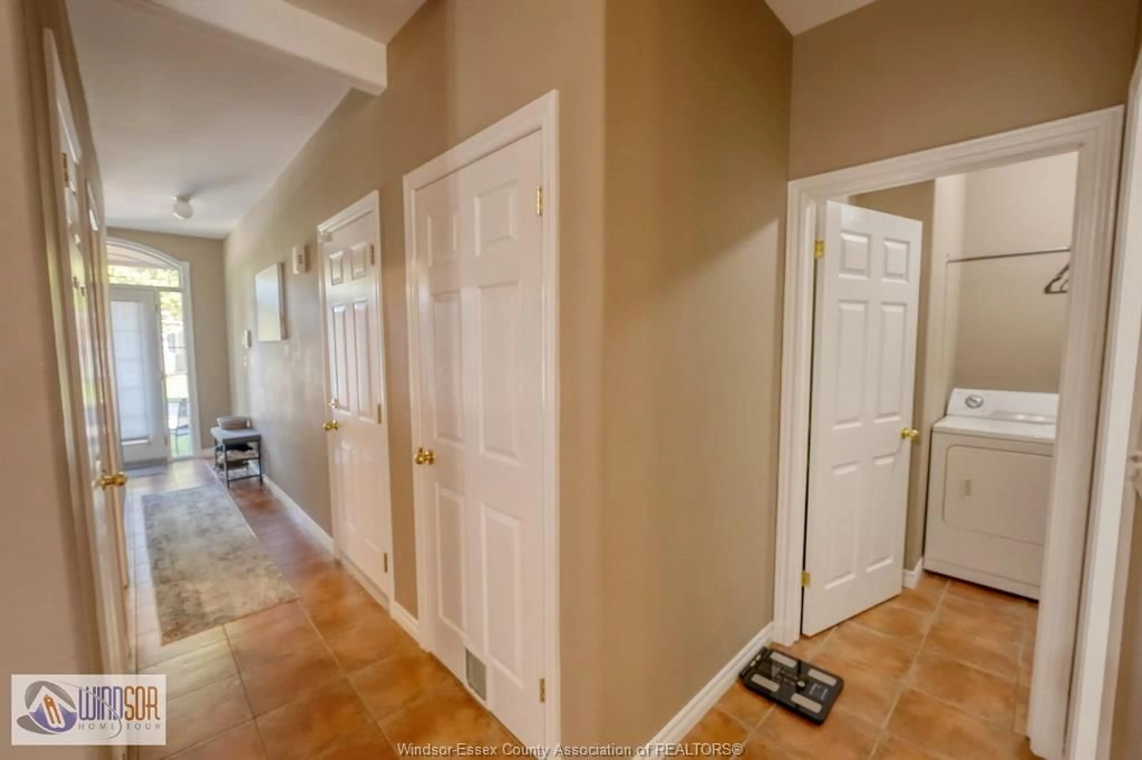 Indoor entryway for 11925 COBBLESTONE, Windsor Ontario N8P 1T7