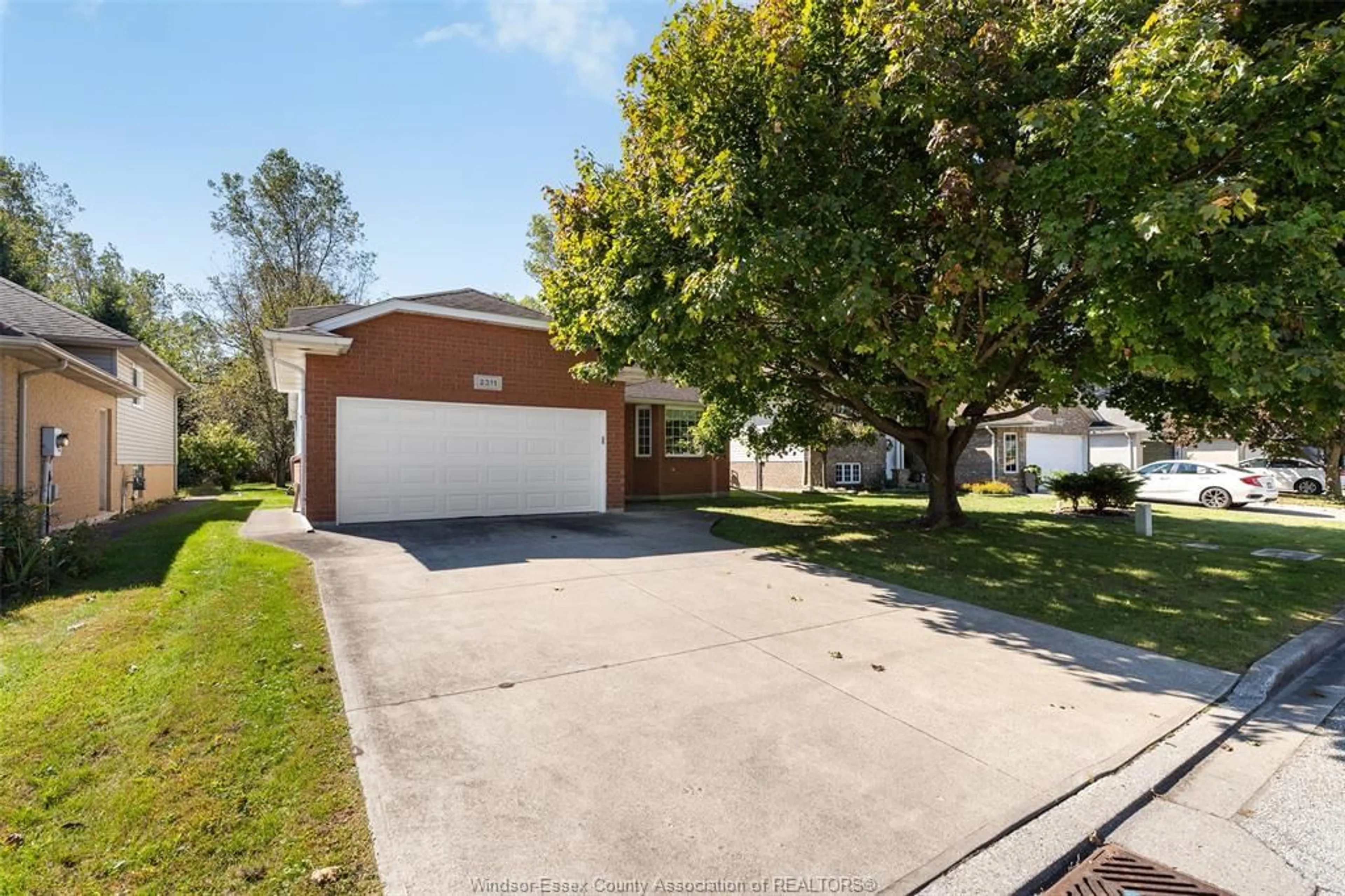 A pic from outside/outdoor area/front of a property/back of a property/a pic from drone, street for 2311 AMY LYNN PARK, Windsor Ontario N9E 4N3