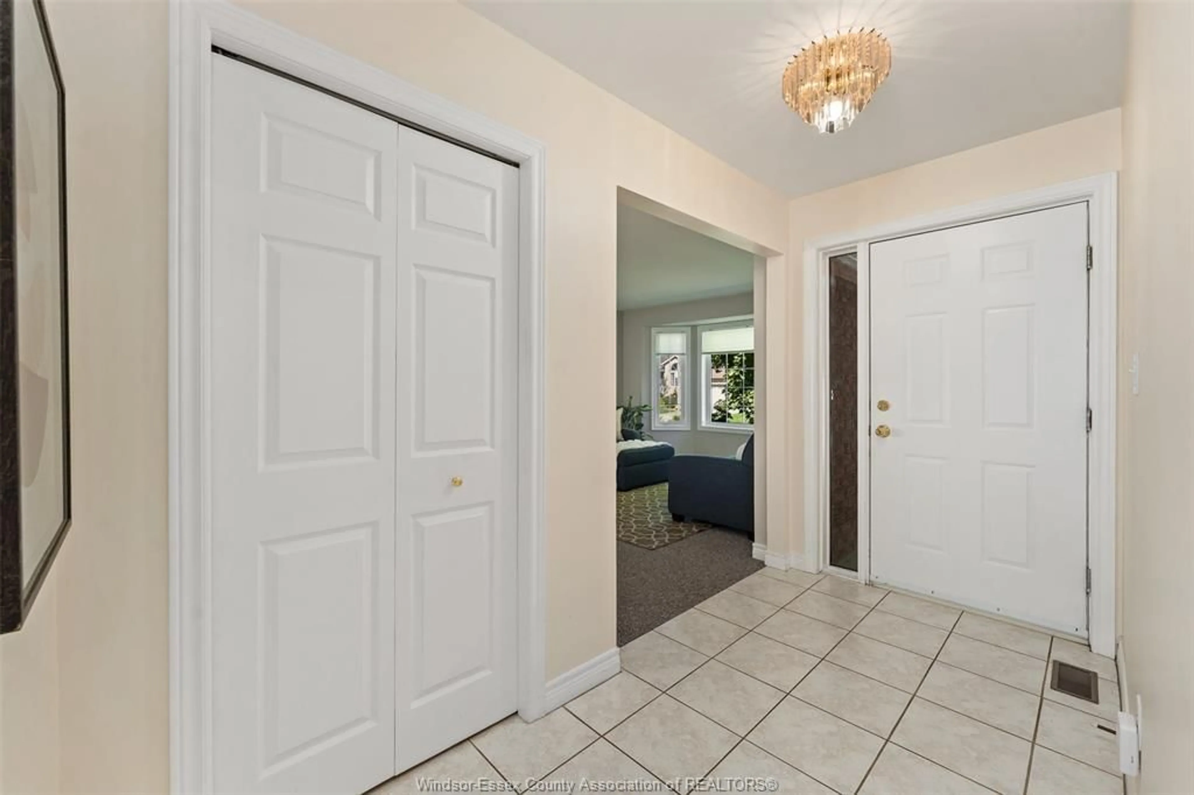 Indoor entryway for 2311 AMY LYNN PARK, Windsor Ontario N9E 4N3