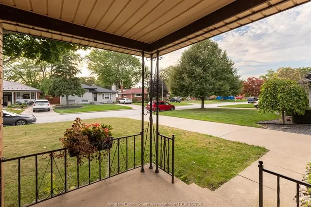 554 BERTHA Ave, Windsor 5