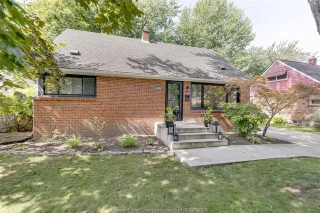 3035 RADISSON, Windsor 3