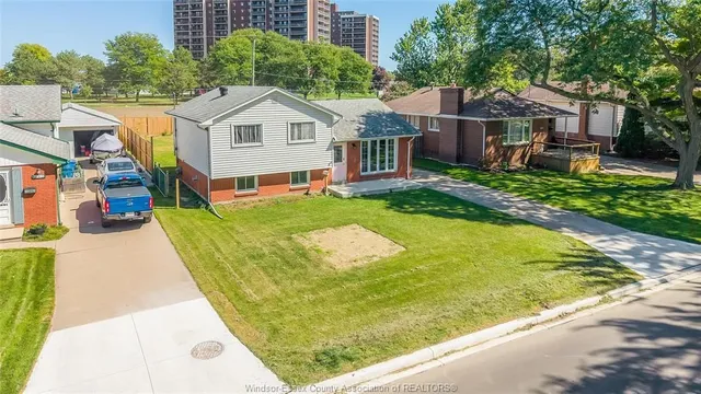368 CARLING Cres, Windsor 2
