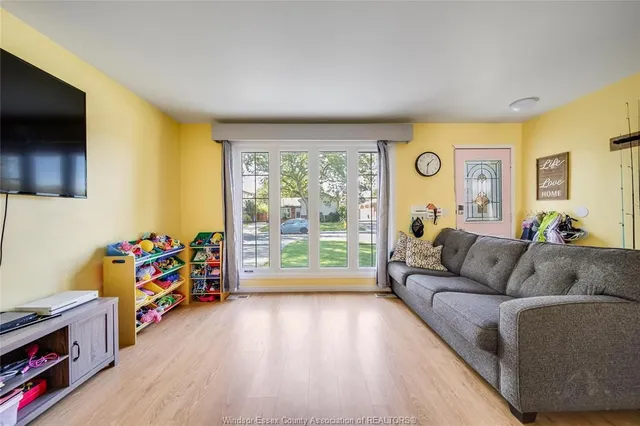368 CARLING Cres, Windsor 4