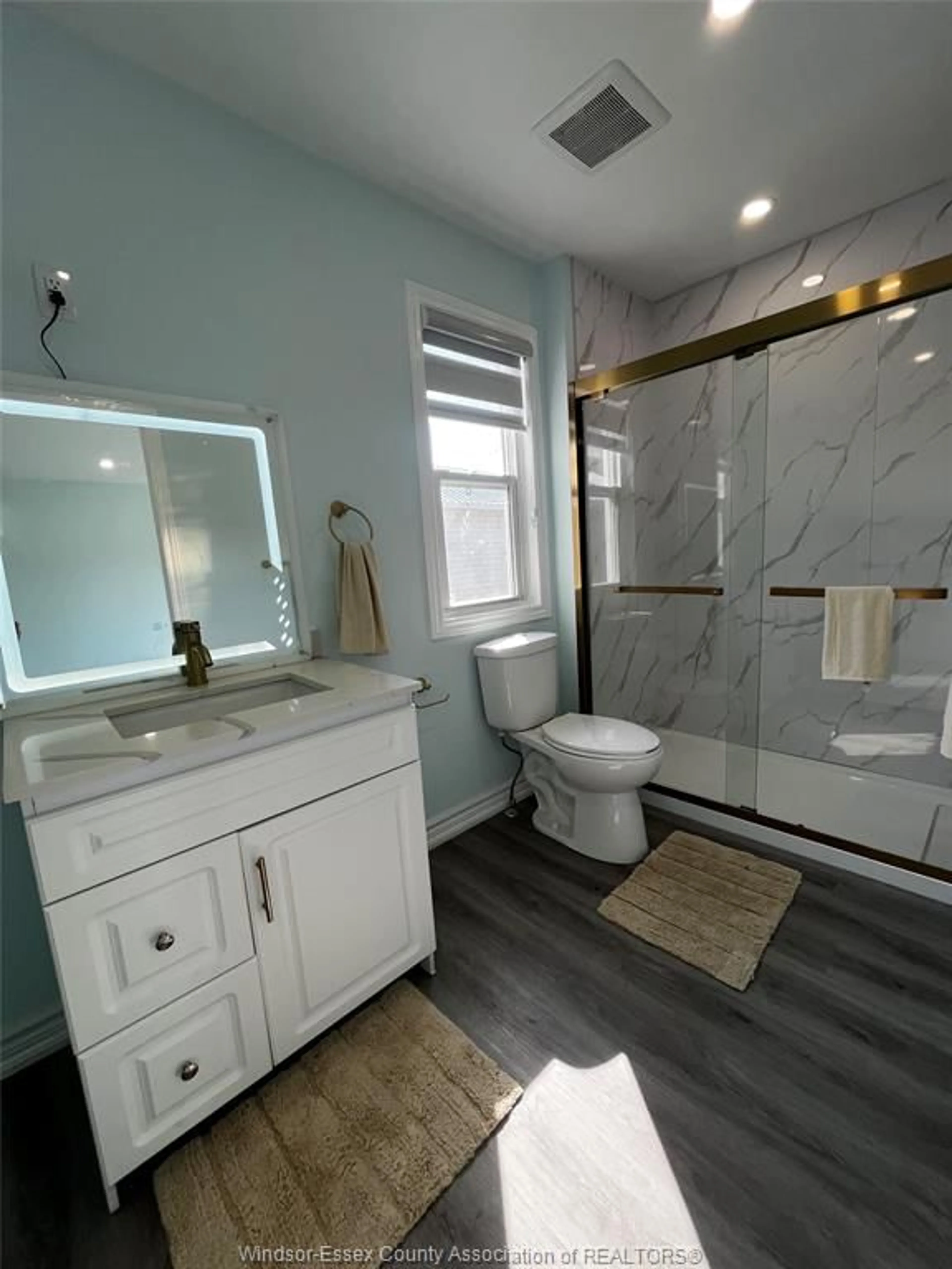 Contemporary bathroom, ceramic/tile floor for 11408 COUNTY RD 46 #MOBILE #9, Comber Ontario N0P 1J0