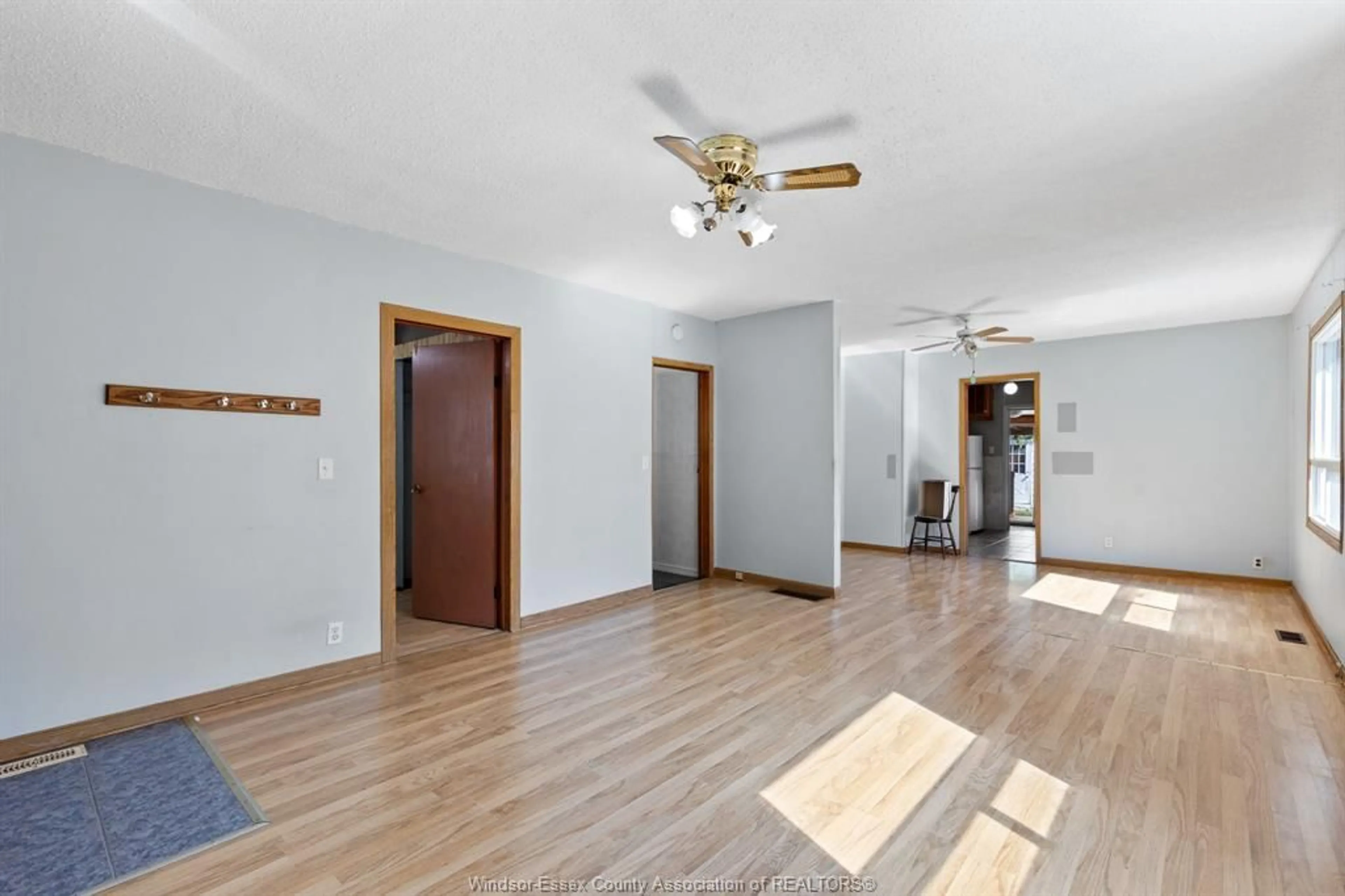 Unknown for 2352 CHANDLER, Windsor Ontario N8W 4A6
