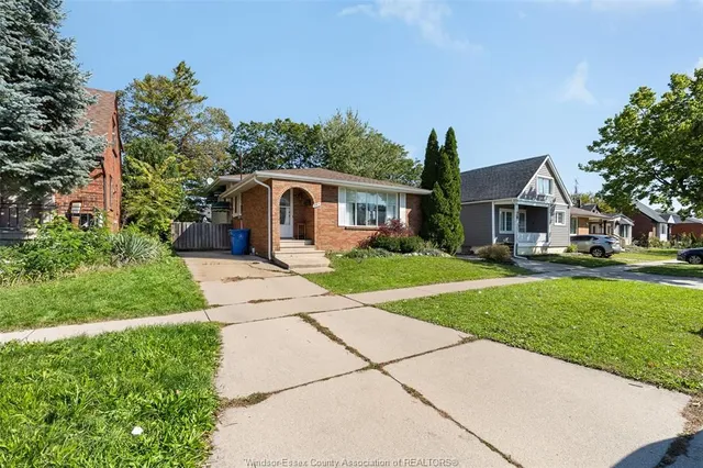 932 REEDMERE Rd, Windsor 2