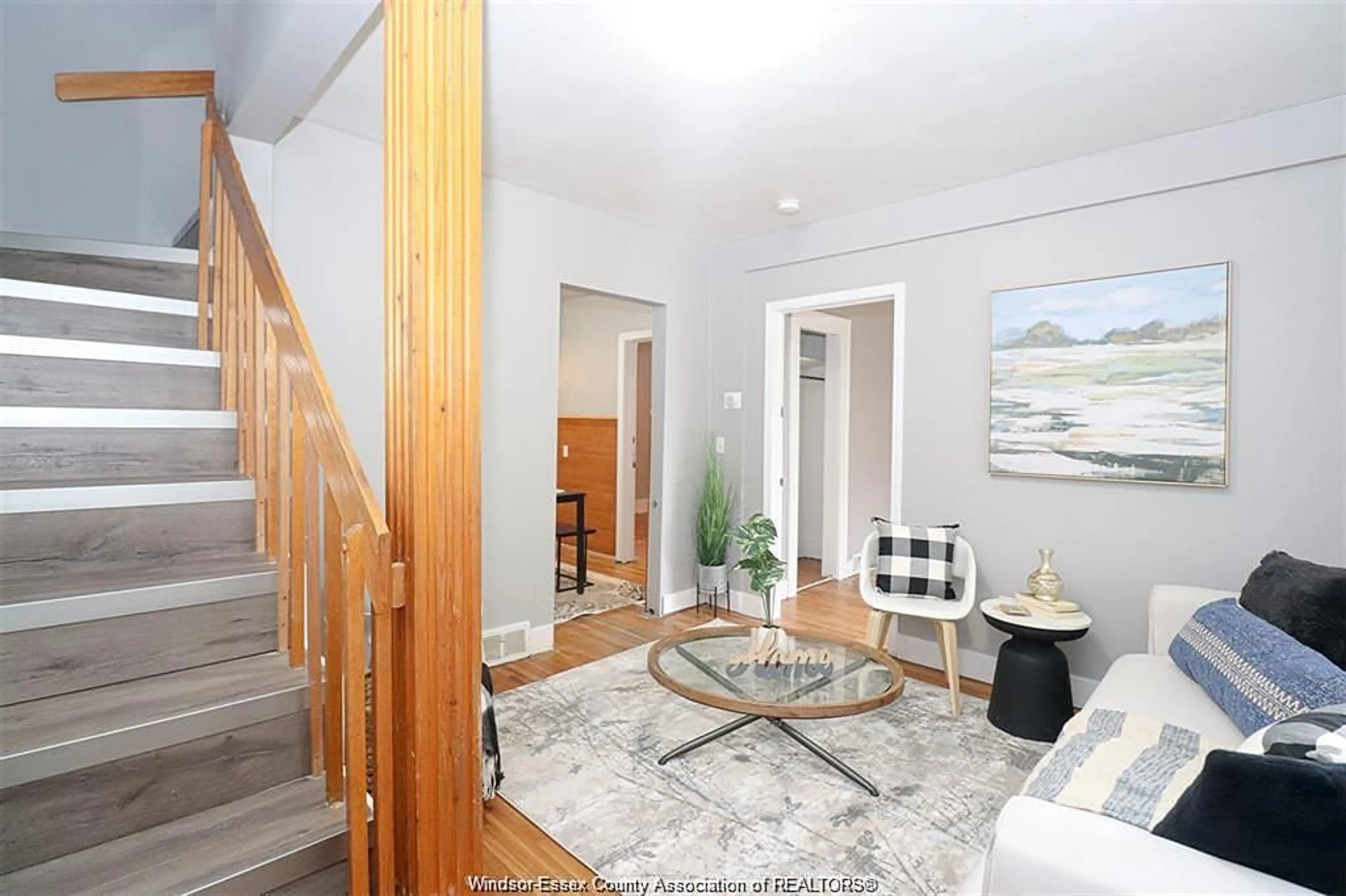 Indoor entryway for 822 PARTINGTON Ave, Windsor Ontario N9B 2N8