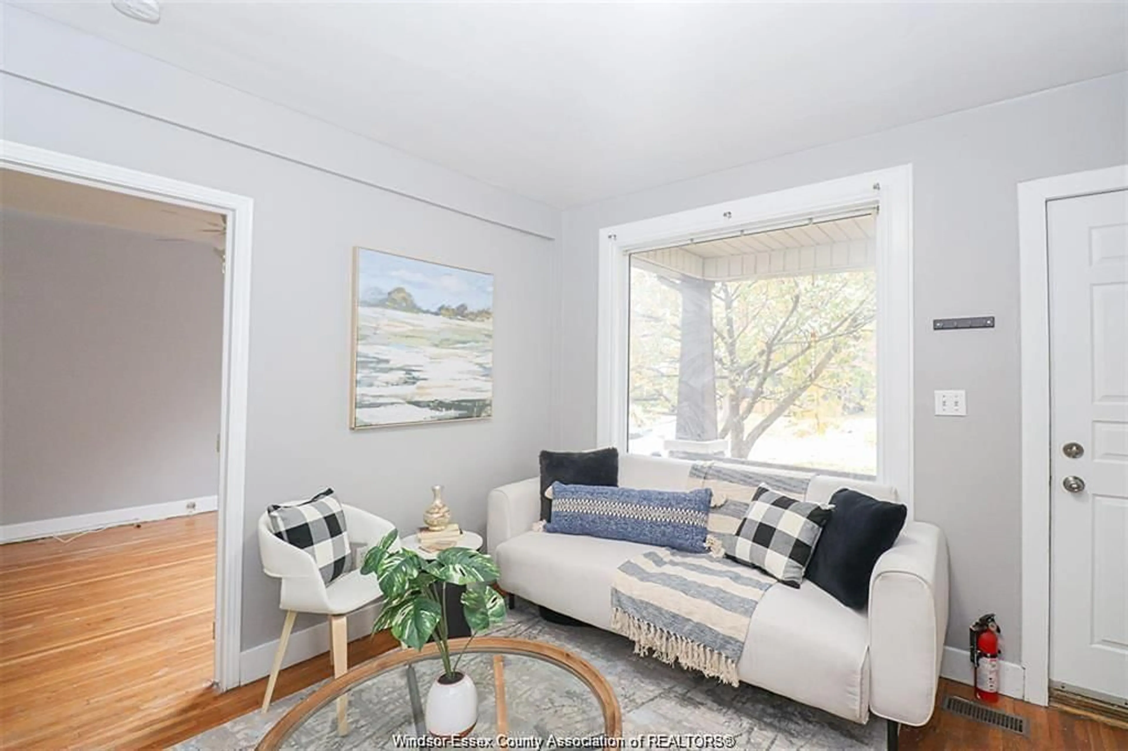 Living room with furniture, wood/laminate floor for 822 PARTINGTON Ave, Windsor Ontario N9B 2N8