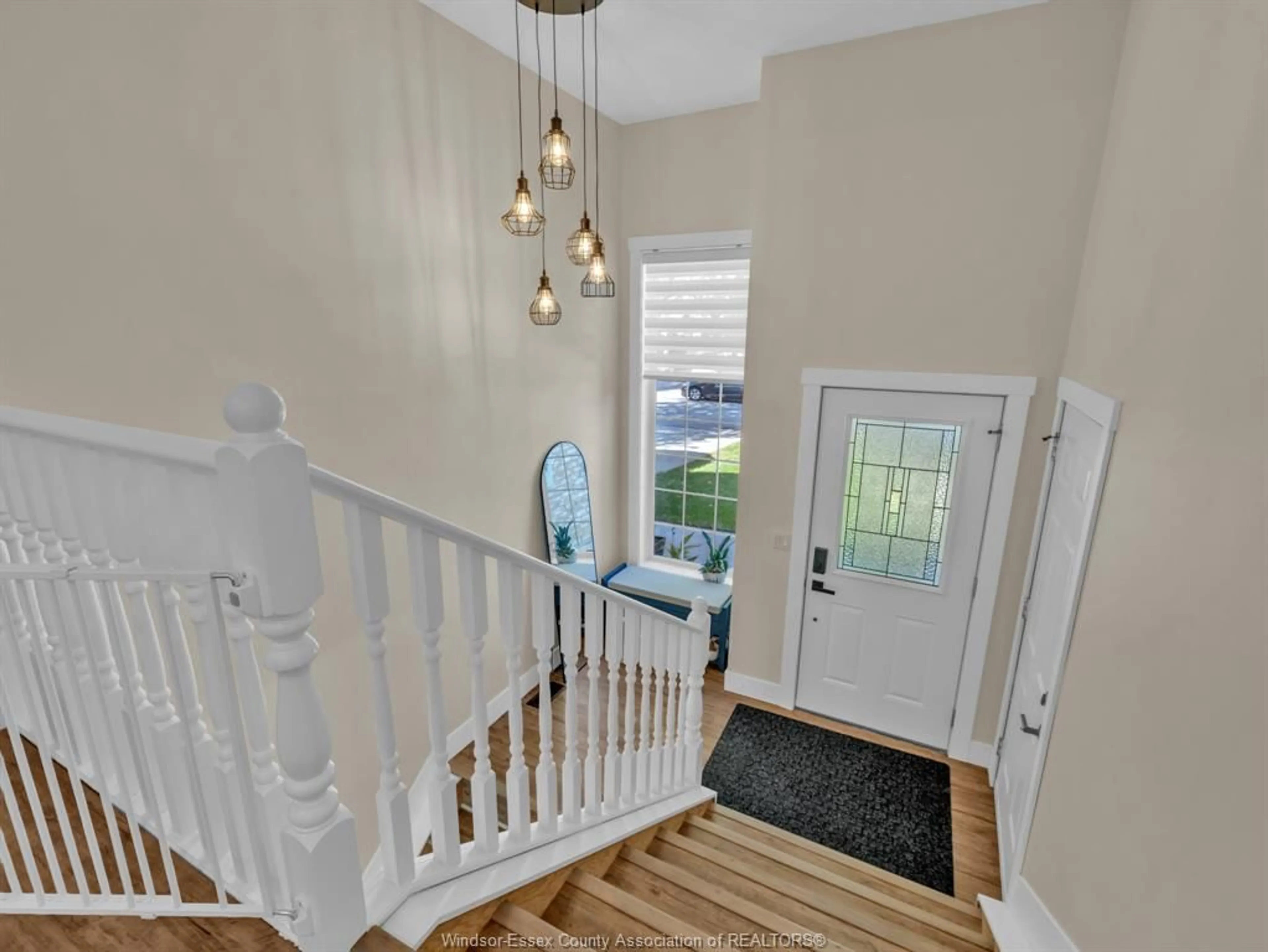 Indoor entryway for 33 TOFFLEMIRE St, Amherstburg Ontario N9V 4E3
