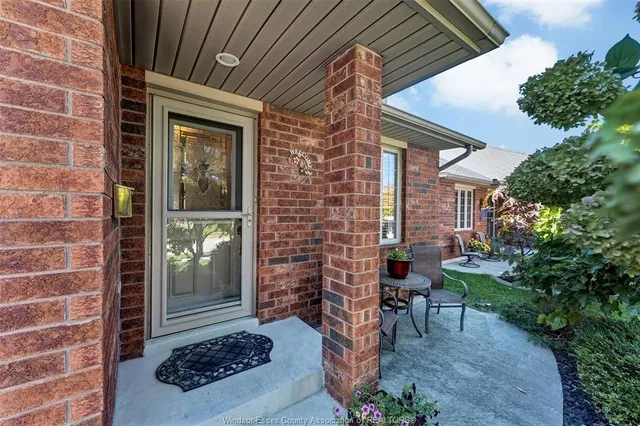 2207 KATELLA, Windsor 3