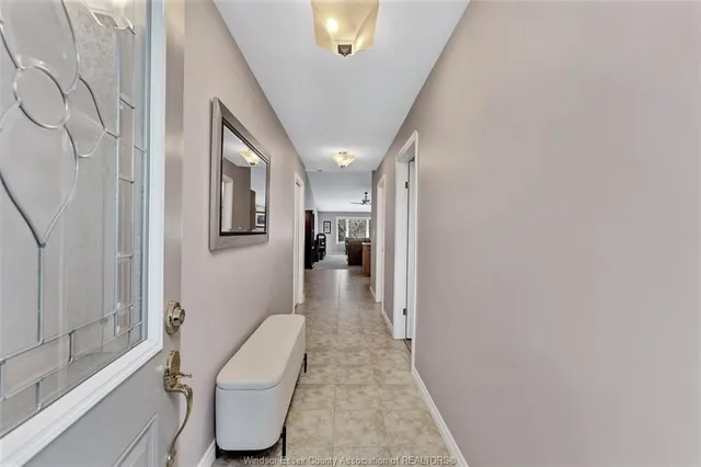 2207 KATELLA, Windsor 4