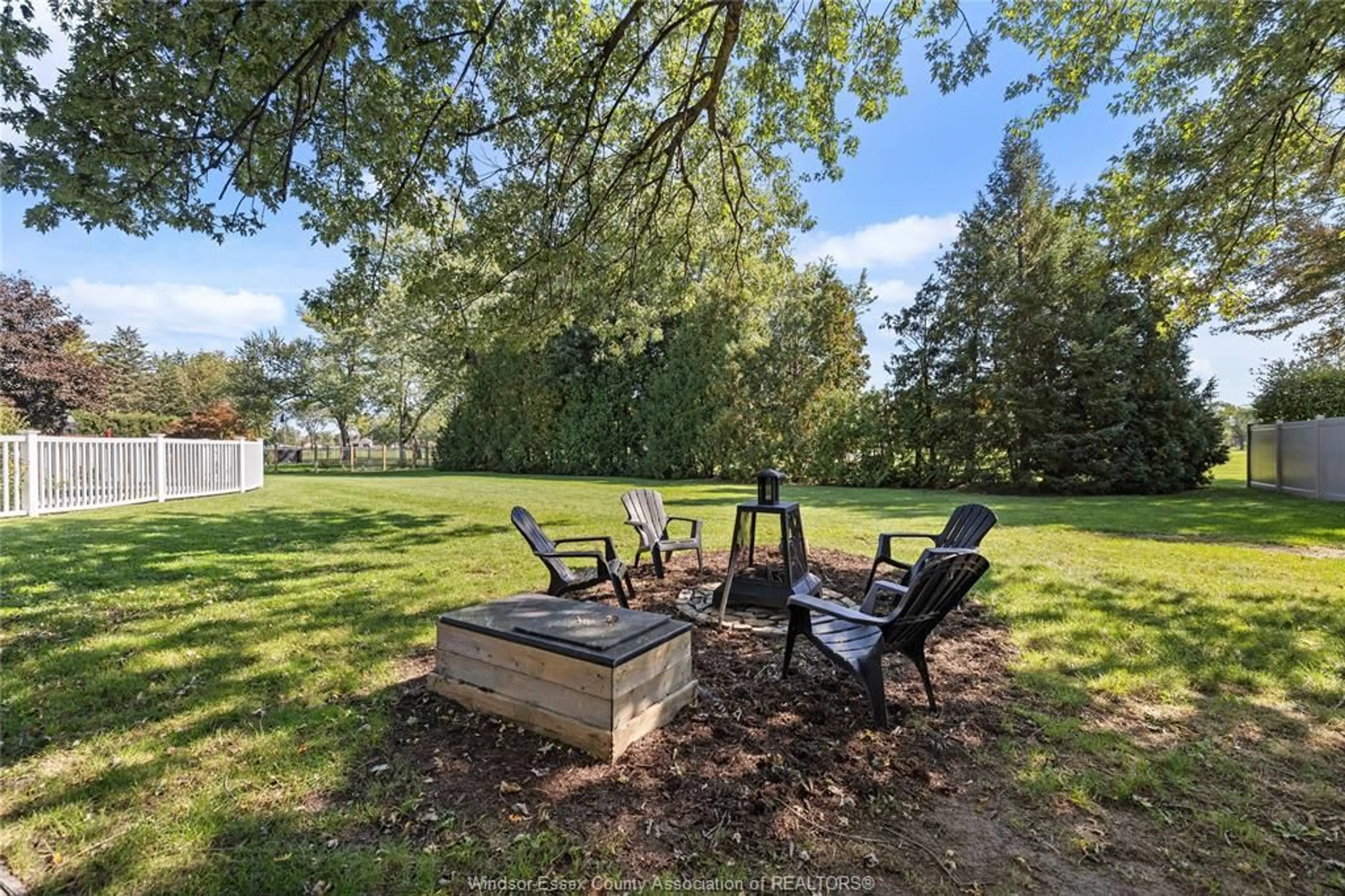 Patio, water/lake/river/ocean view for 3926 ROSELAND Dr, Windsor Ontario N9G 2Z5