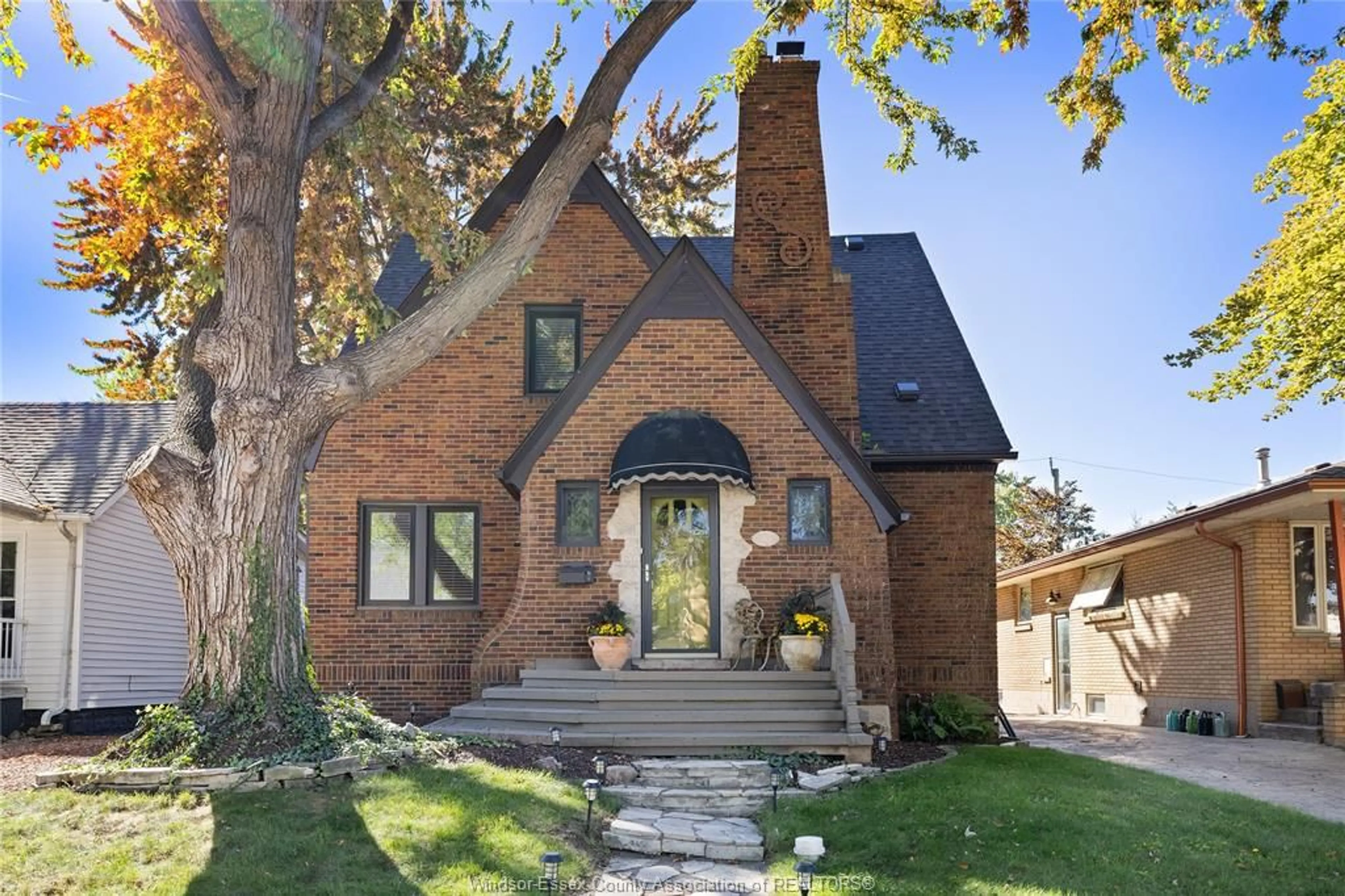 Home with brick exterior material, street for 265 ISABELLE, Windsor Ontario N8S 3A7