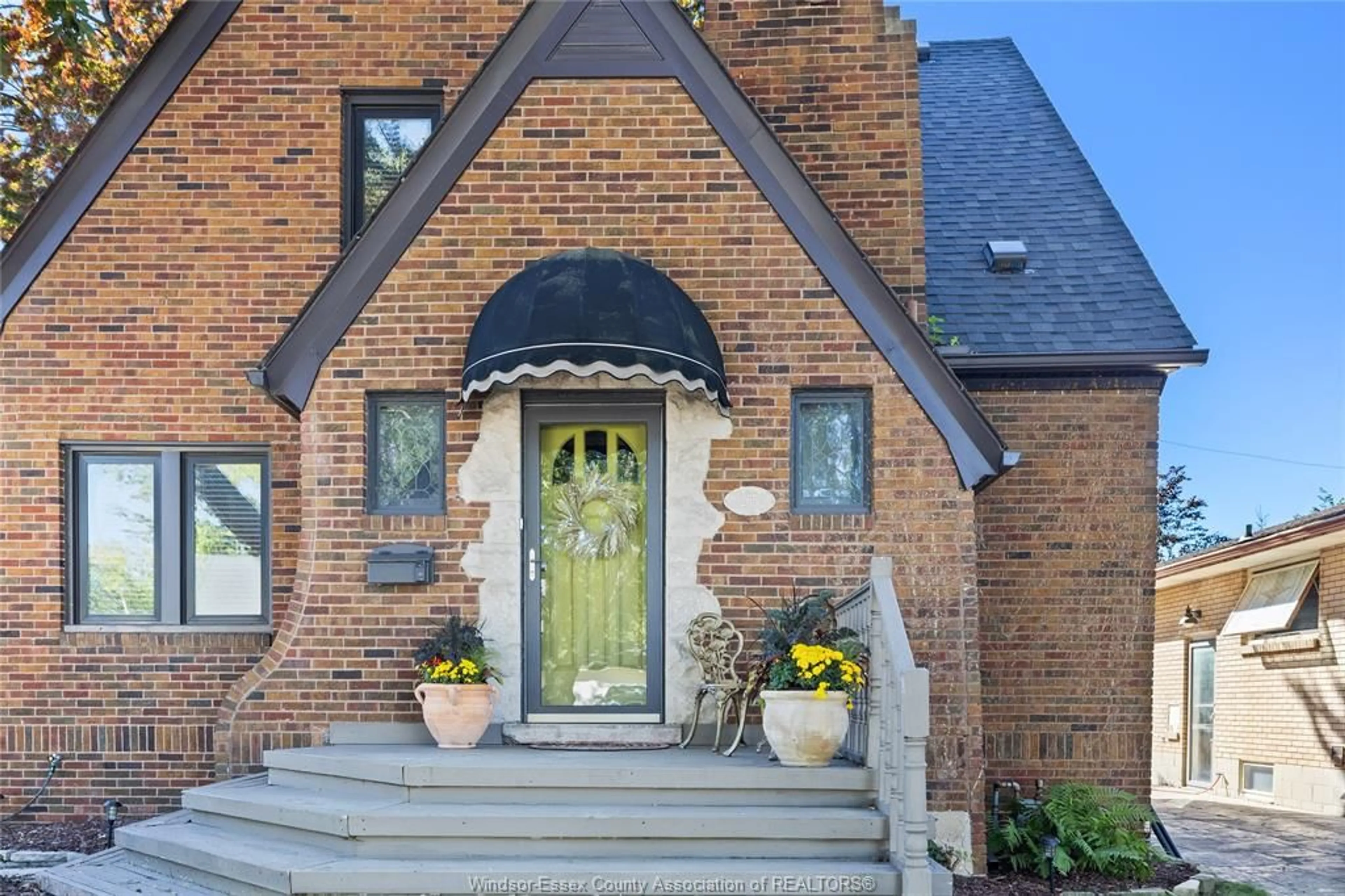 Home with brick exterior material, street for 265 ISABELLE, Windsor Ontario N8S 3A7
