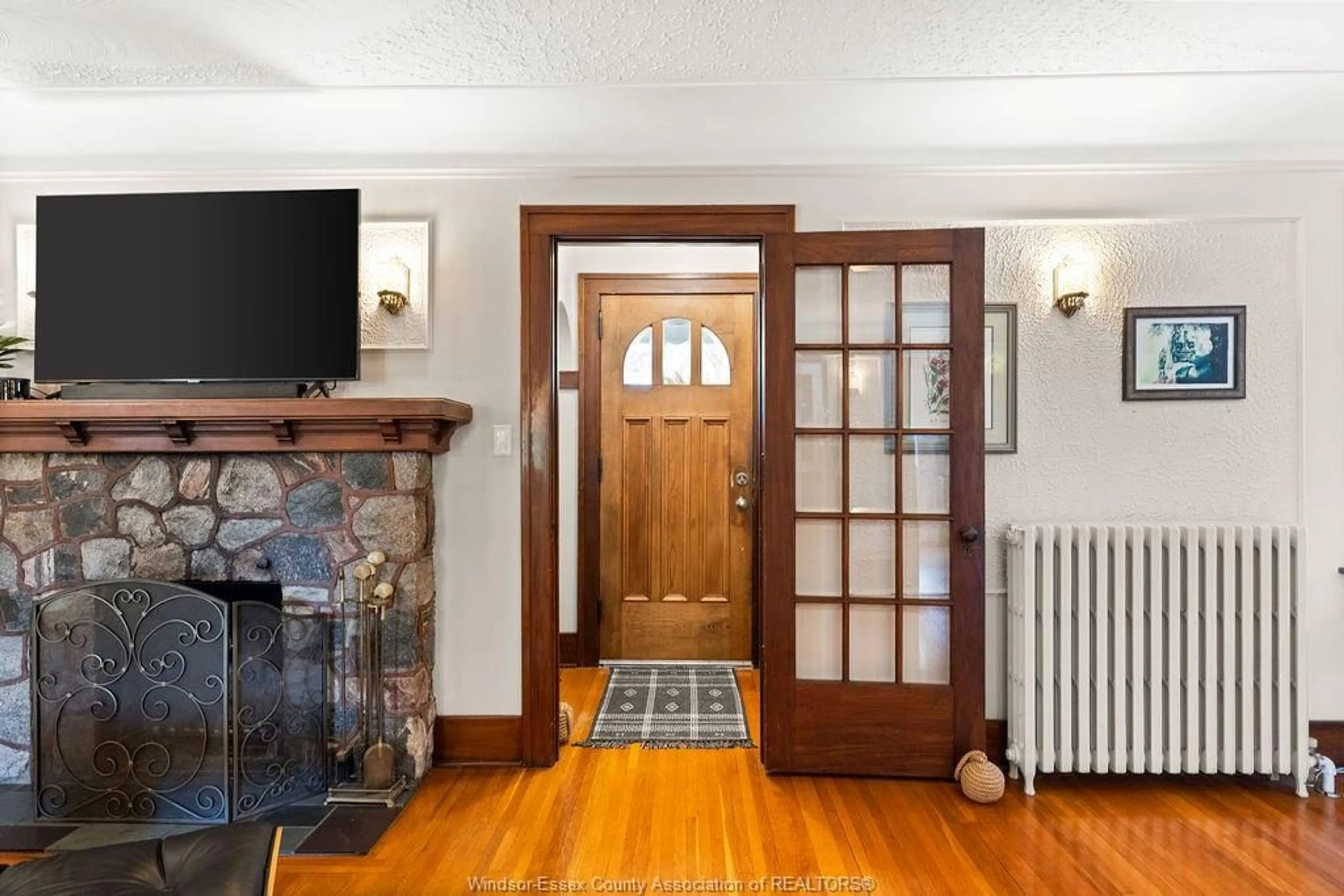 Indoor foyer for 265 ISABELLE, Windsor Ontario N8S 3A7