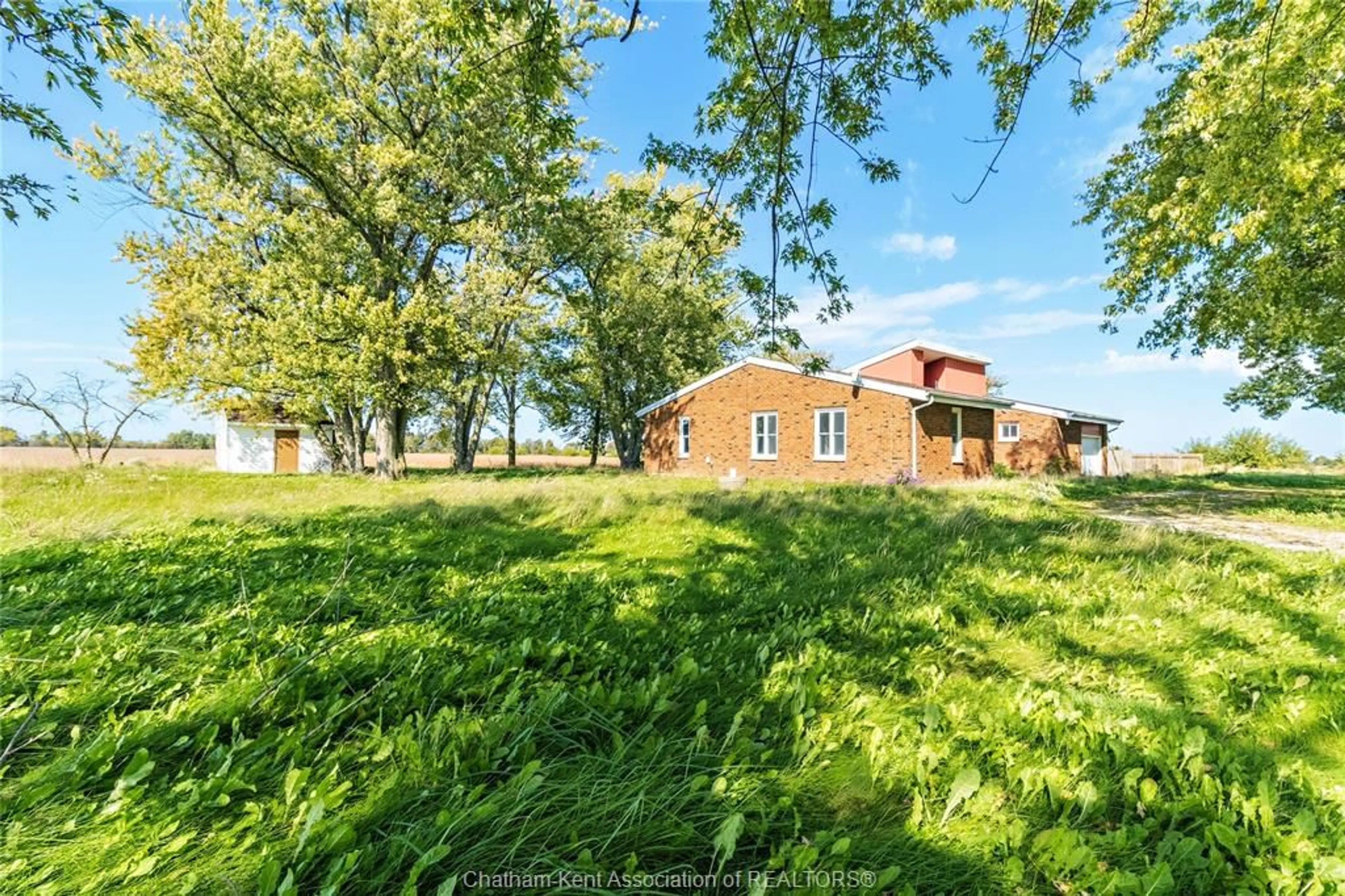 A pic from outside/outdoor area/front of a property/back of a property/a pic from drone, building for 4421 Gleeson Line, Tilbury Ontario N0P 2L0