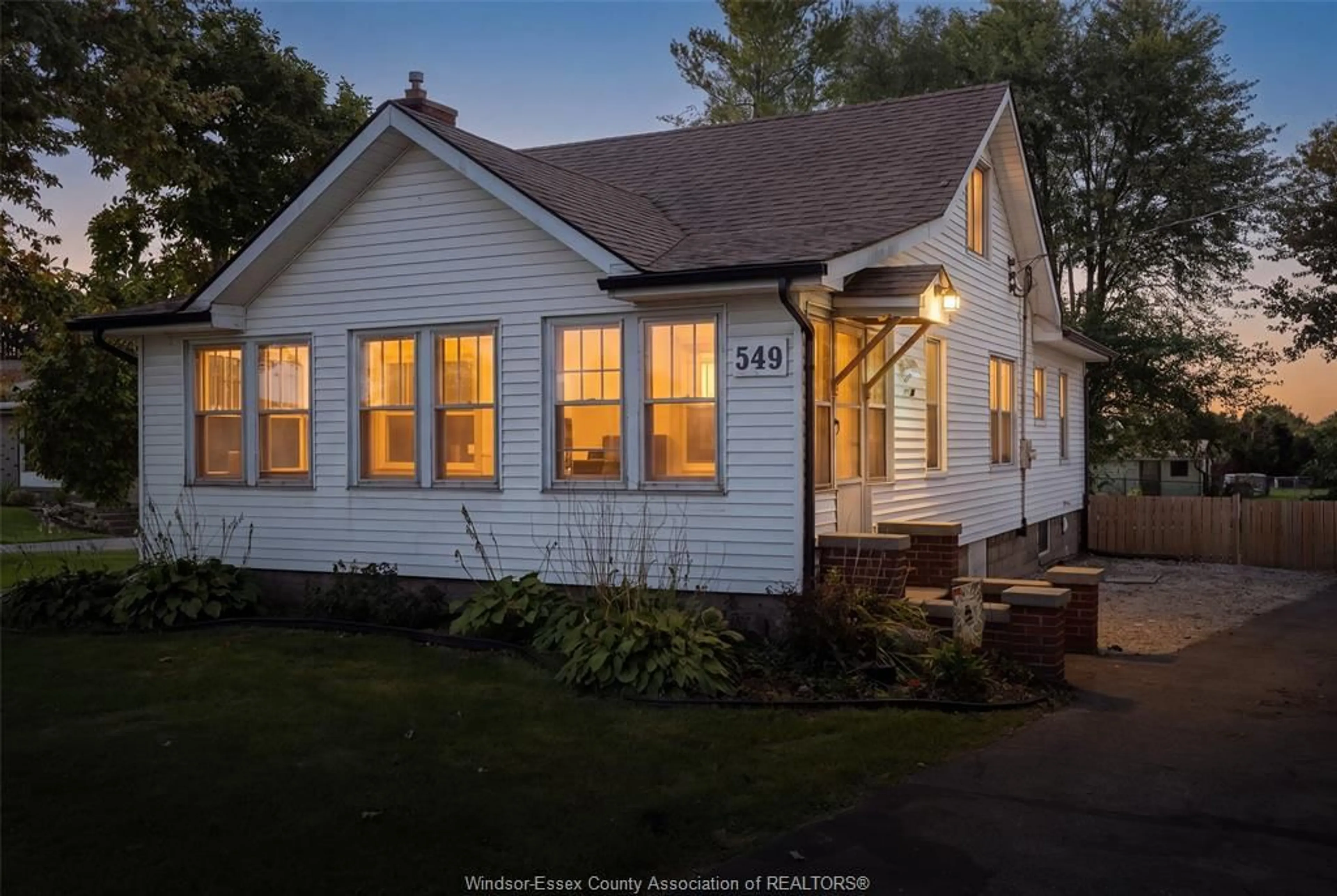 Home with vinyl exterior material, street for 549 COUNTY ROAD 34, Kingsville Ontario N8M 2W7