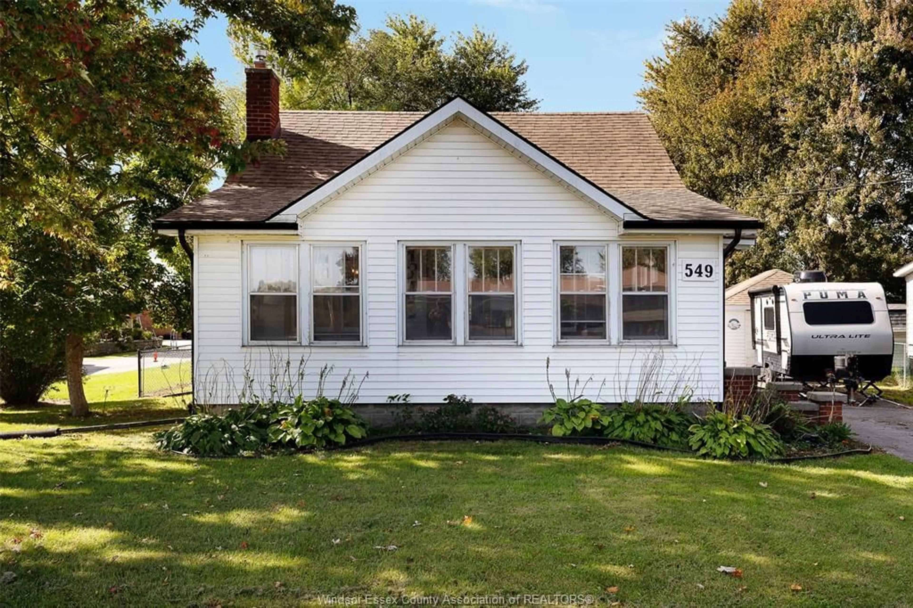 Home with vinyl exterior material, street for 549 COUNTY ROAD 34, Kingsville Ontario N8M 2W7