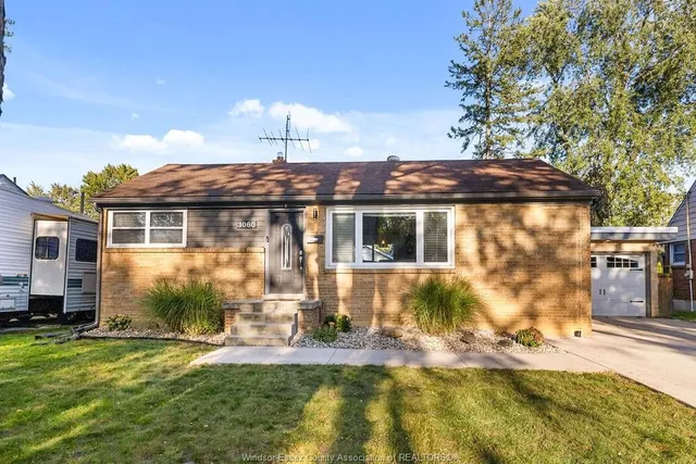 3060 DANDURAND Ave, Windsor 1