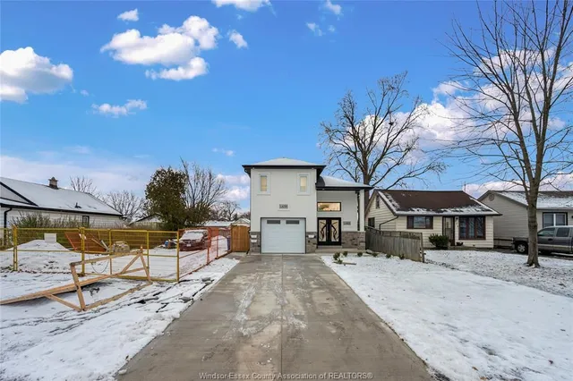 665 ALEXANDRINE St, Windsor 3