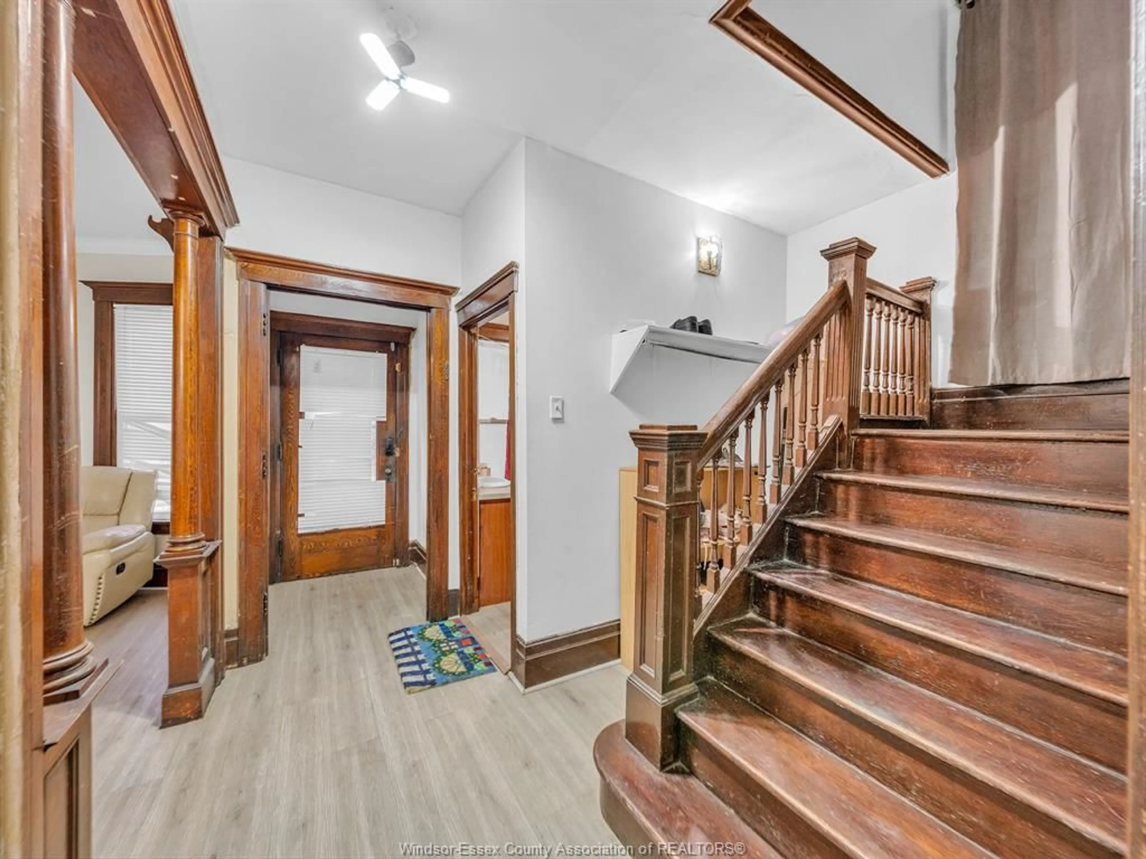 Indoor foyer for 780 DOUGALL, Windsor Ontario N9A 4P8