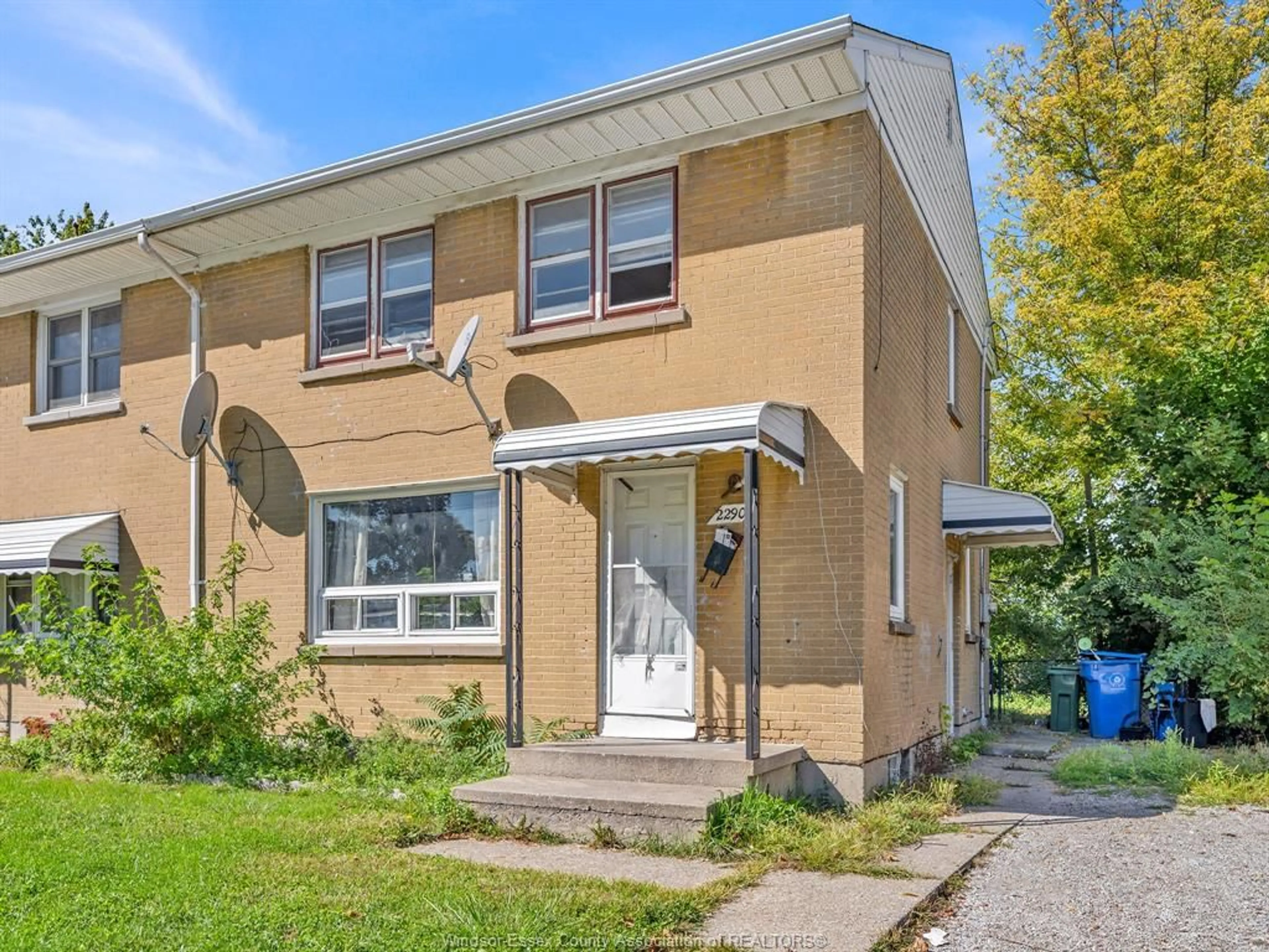 Home with vinyl exterior material, street for 2290 TECUMSEH Rd, Windsor Ontario N9B 1W1