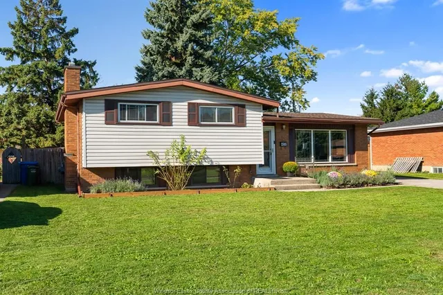 2505 LONGFELLOW, Windsor