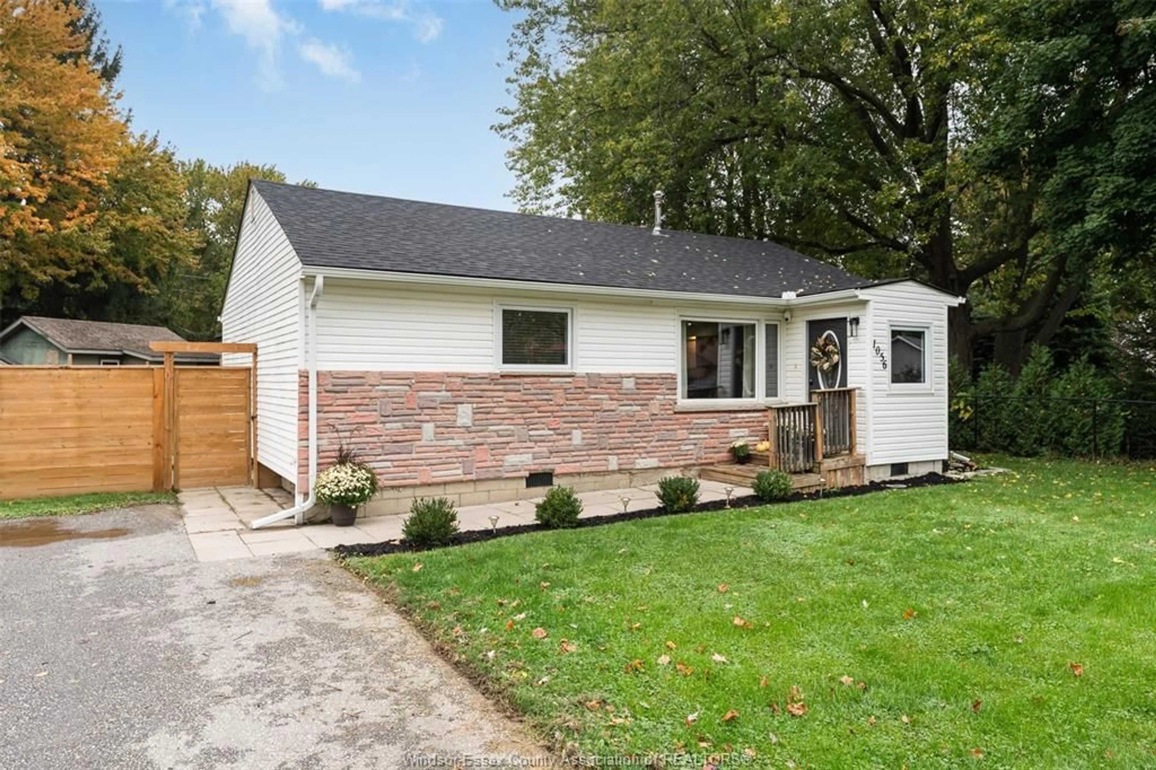 Home with brick exterior material, street for 1056 SPRUCE Ave, Kingsville Ontario N9Y 3V3