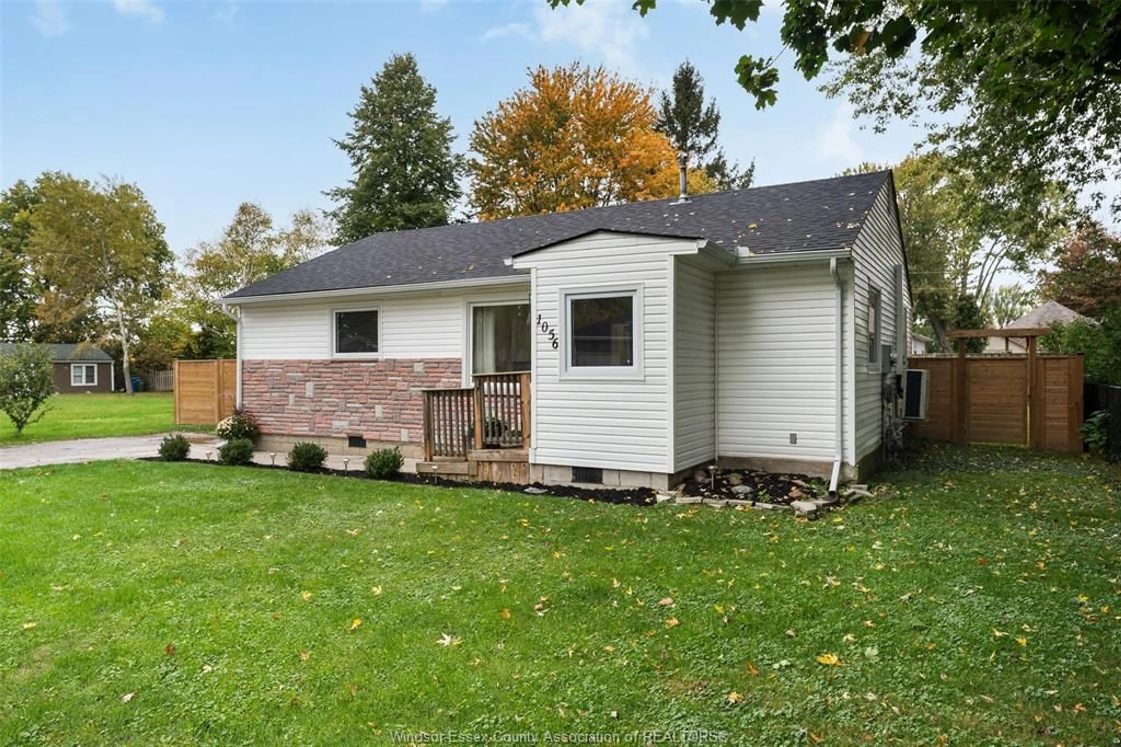 Home with vinyl exterior material, street for 1056 SPRUCE Ave, Kingsville Ontario N9Y 3V3
