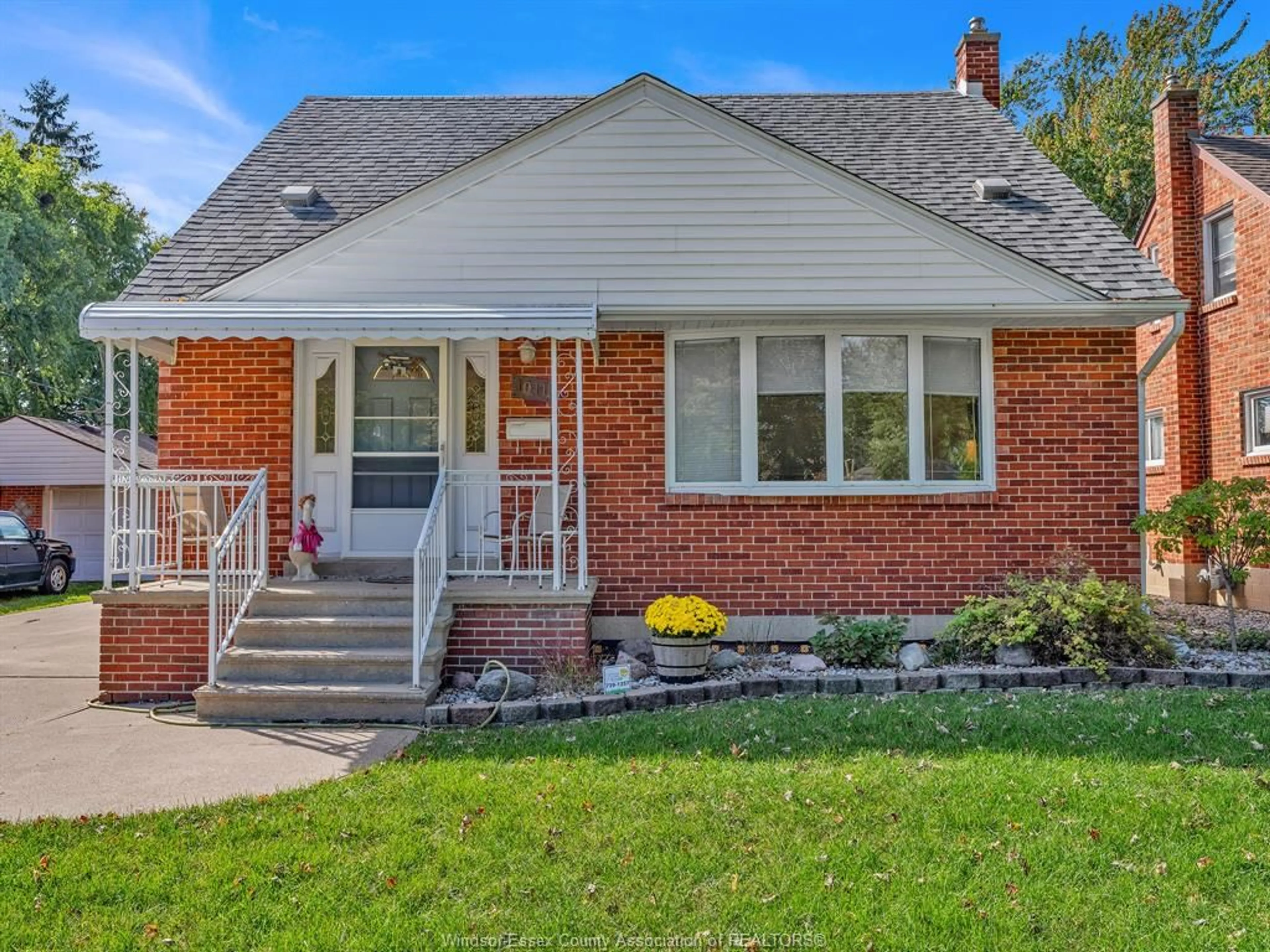 Home with brick exterior material, street for 1011 PARKVIEW, Windsor Ontario N8S 2X6