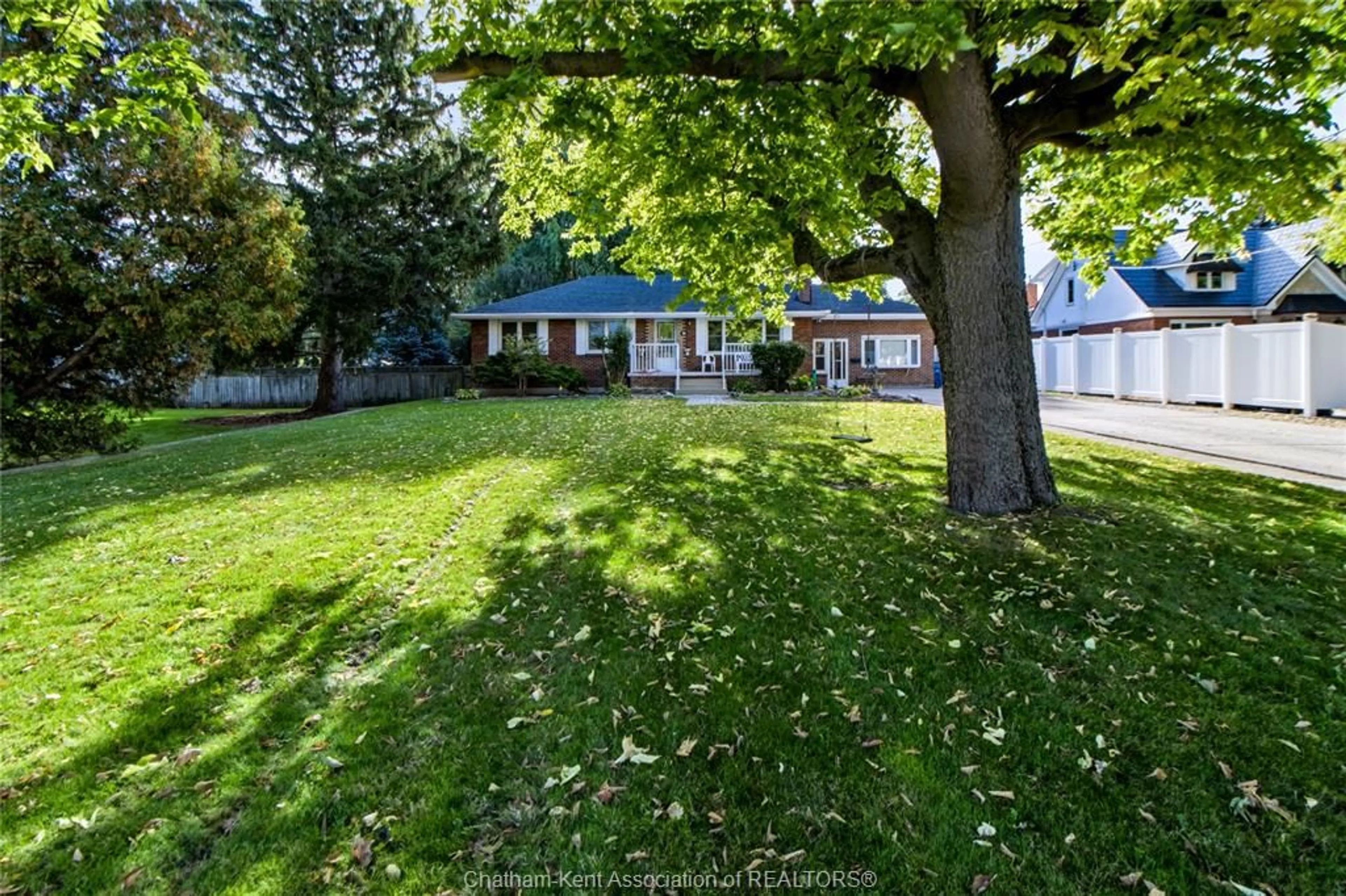 A pic from outside/outdoor area/front of a property/back of a property/a pic from drone, street for 16 INDIAN CREEK Rd, Chatham Ontario N7M 2E1