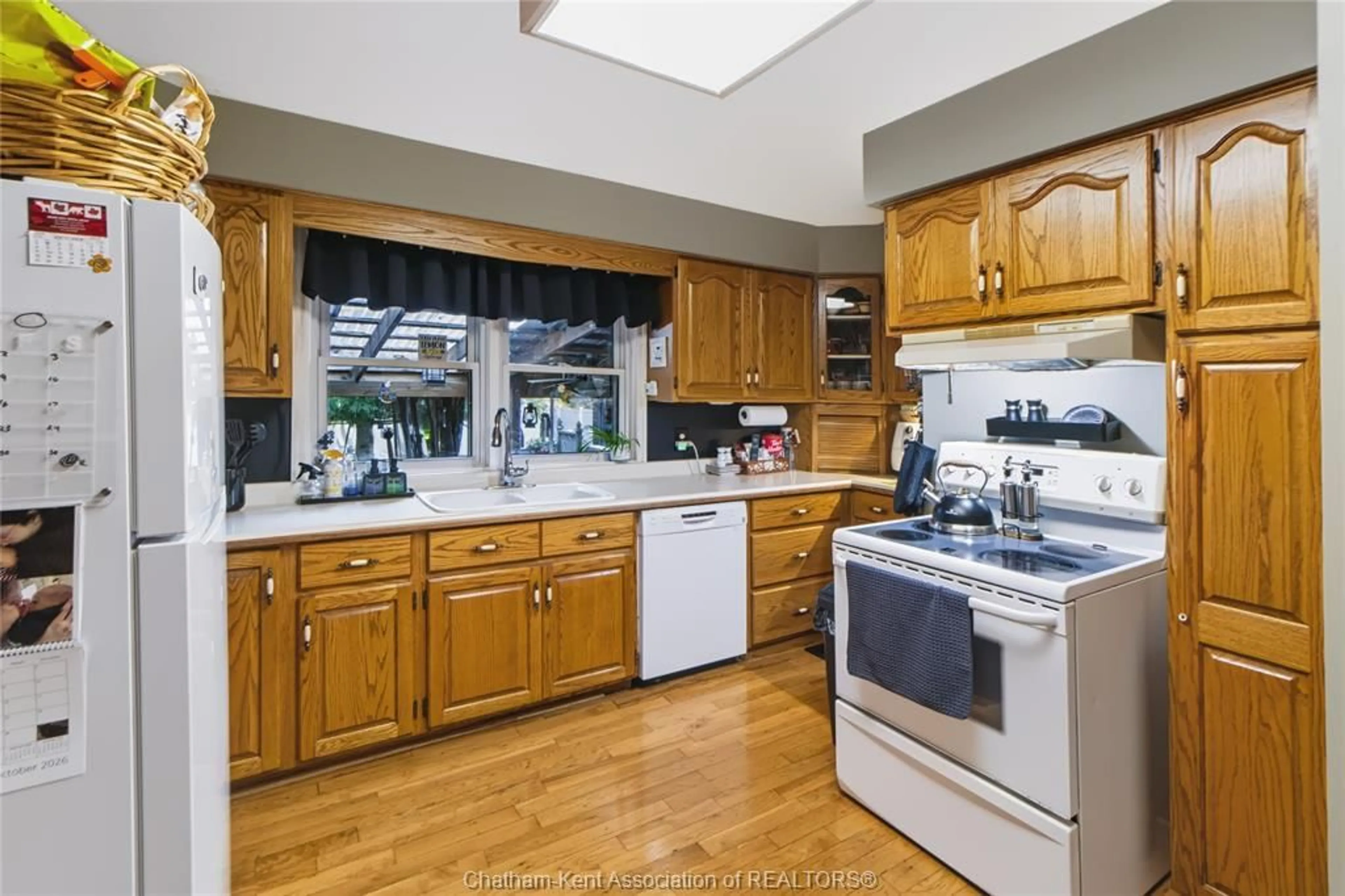 Open concept kitchen, unknown for 16 INDIAN CREEK Rd, Chatham Ontario N7M 2E1