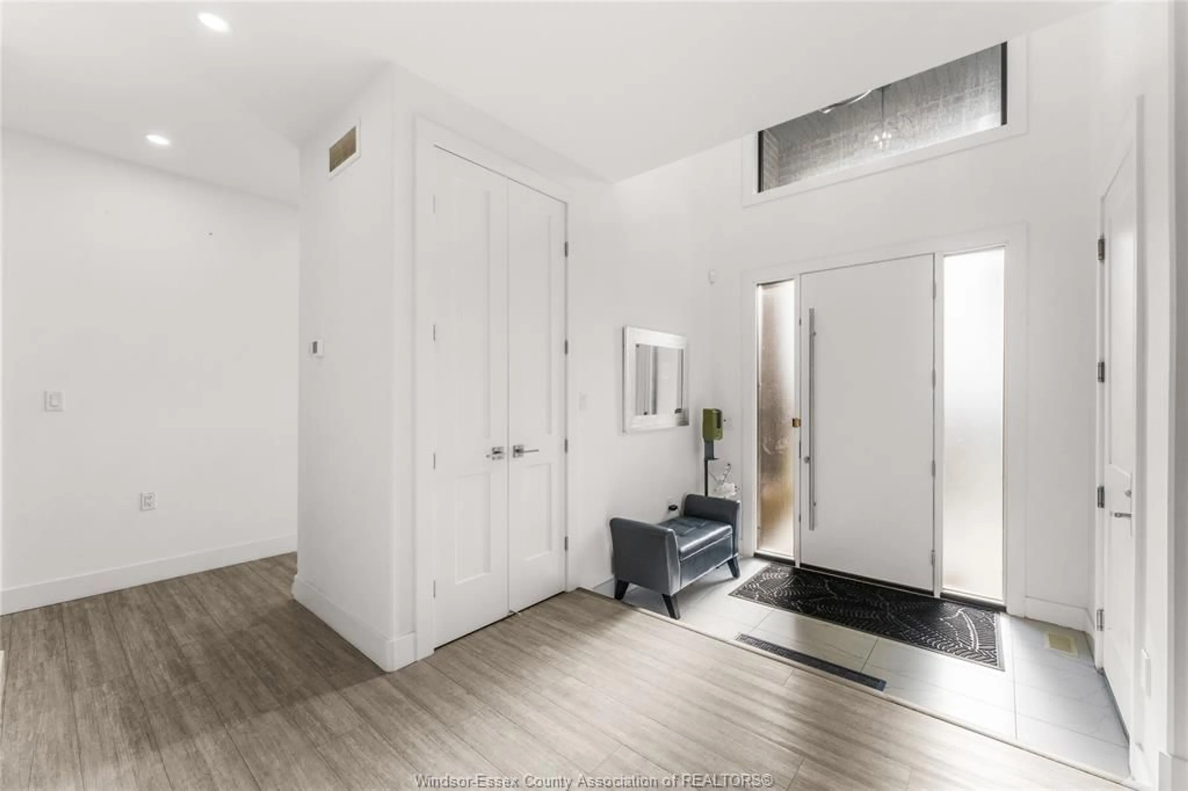 Indoor entryway for 68 CONSERVATION Blvd, Kingsville Ontario N9Y 0A7