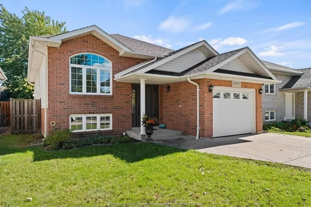 2476 Luxury, Windsor 2
