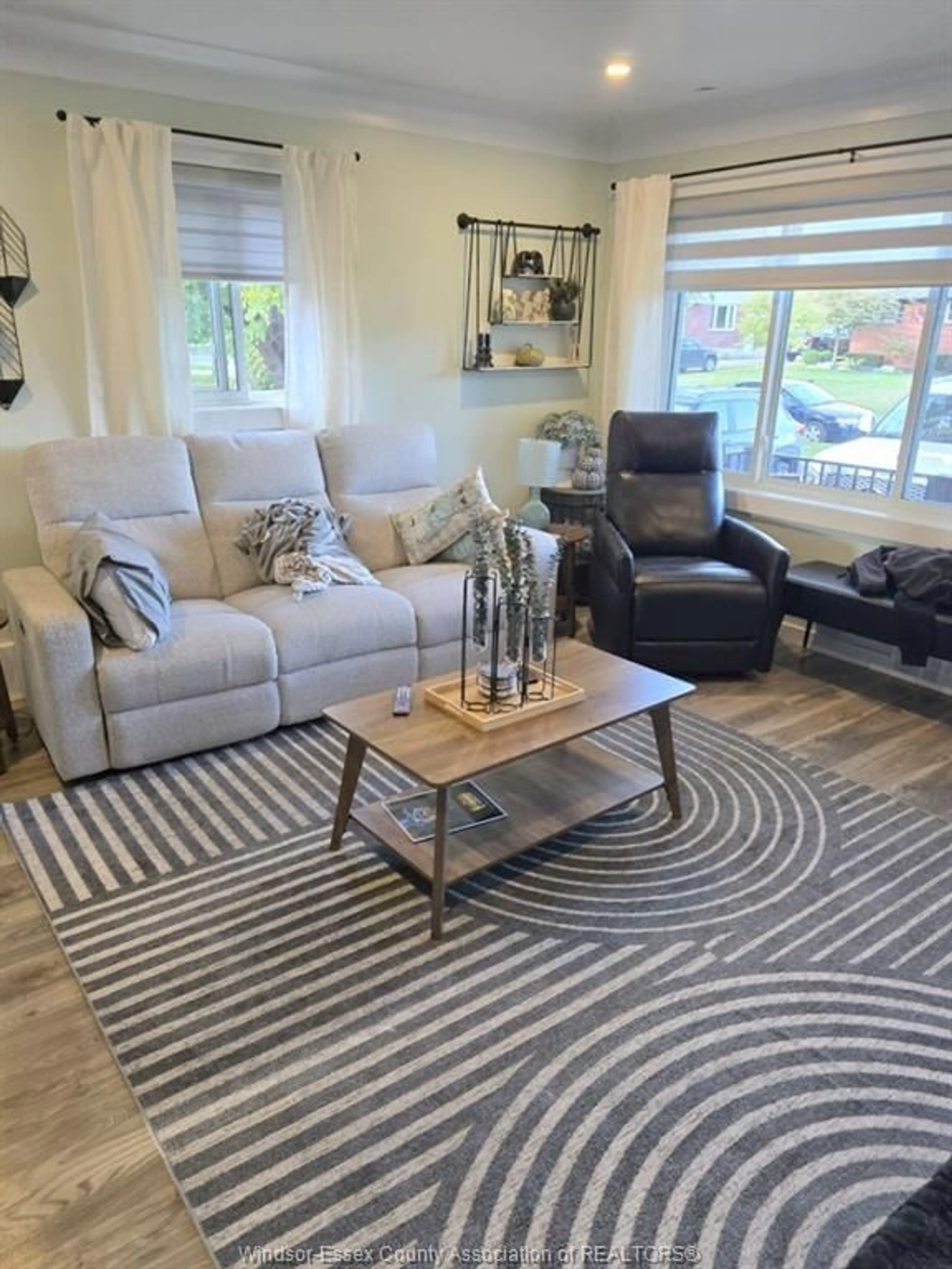 Living room with furniture, carpet floor for 3477 Maisonneuve Ave, Windsor Ontario N9E 1Y9