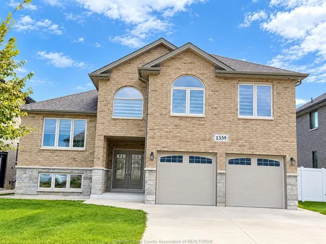 1359 HELSINKI Crt, Windsor